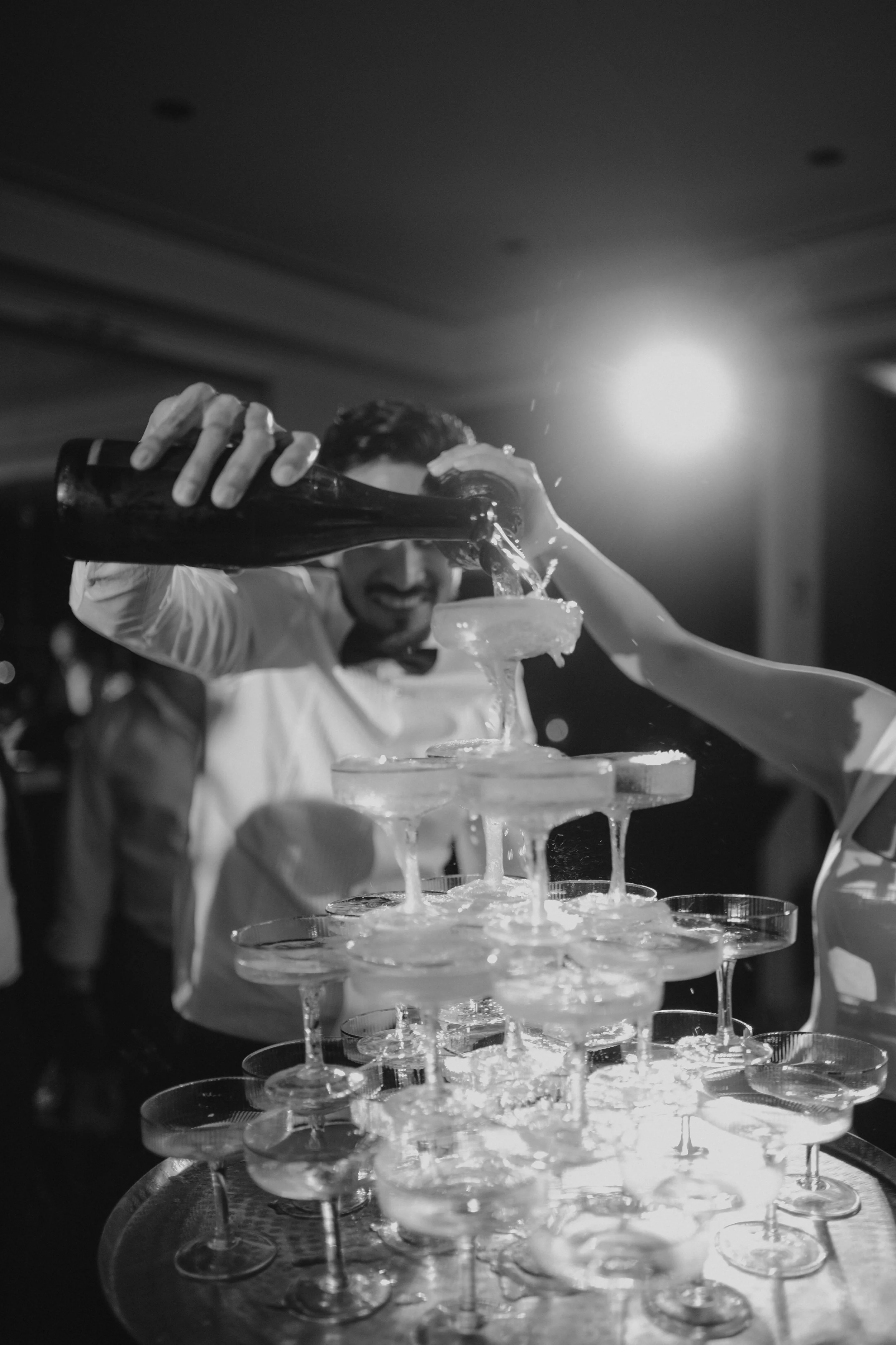 As the evening unfolds, the elegant wedding celebration continues with a beautifully styled dinner at Morrhof Piazza Toscana. Exclusive floral designs, long tables and candlelight set the tone for an intimate reception. Romantic couple portraits, a c