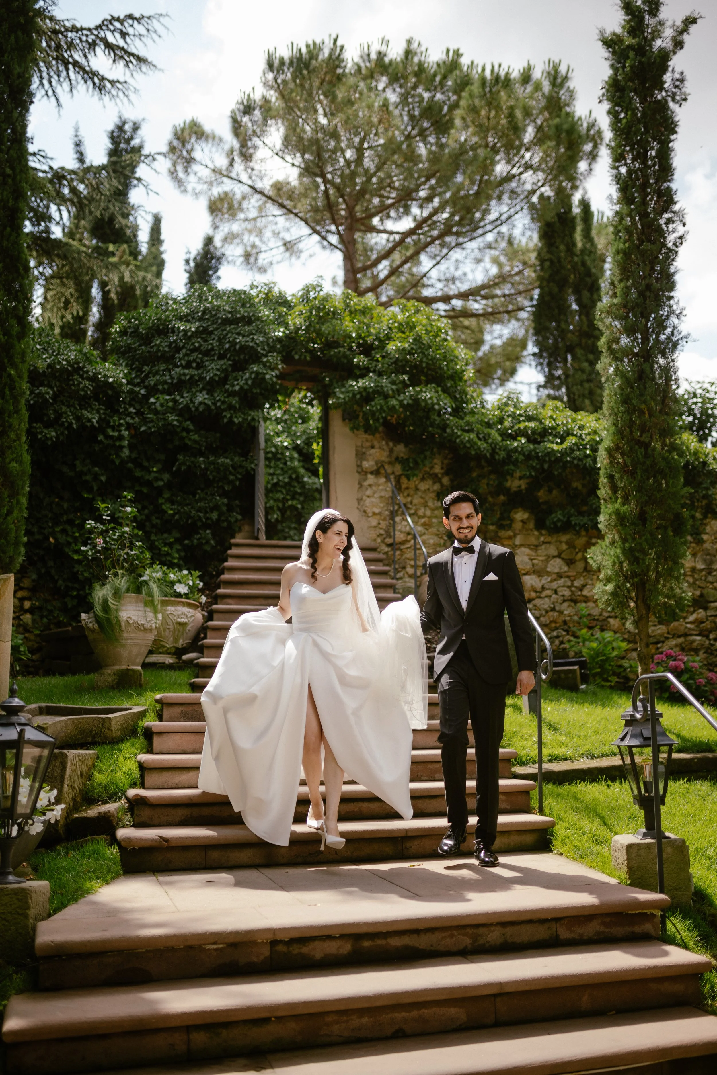 An elegant and exclusive wedding morning at the Morrhof, filled with calm anticipation and intimate moments. Getting ready scenes capture refined details, soft light and emotional connections, while the bride wears a timeless wedding dress by Weise x