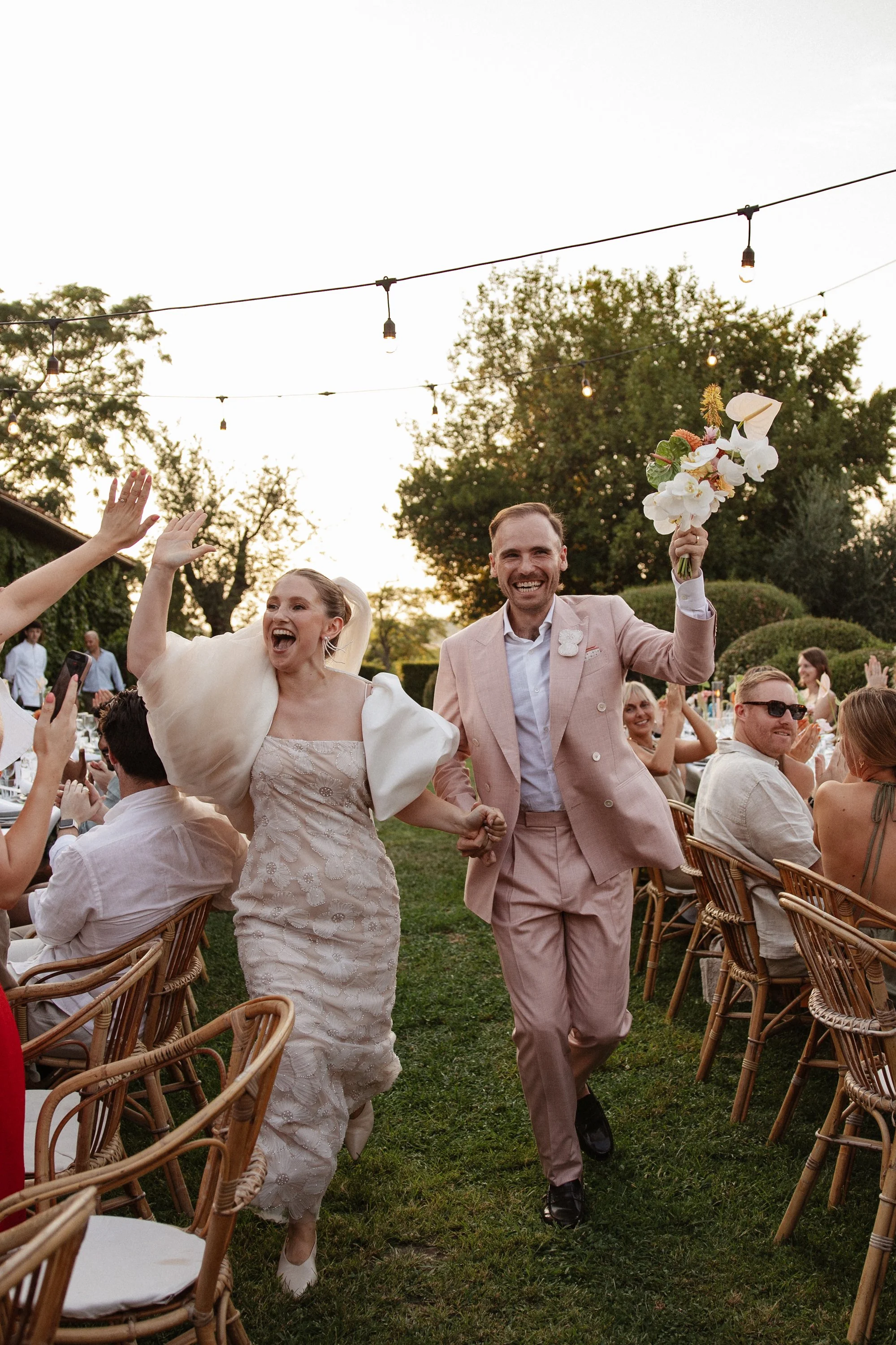 Elegant destination wedding dinner and couple portraits at Casale del Gallo near Rome, with long outdoor tables, natural floral styling and warm Italian evening light.