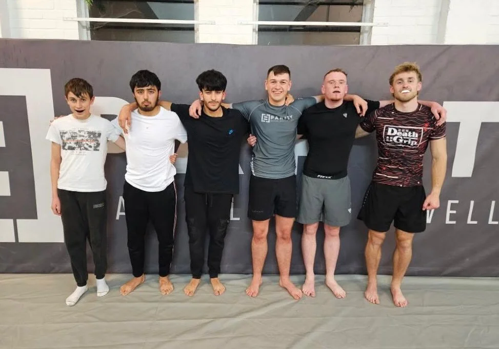 Great effort from Friday&rsquo;s MMA crew.

Everyone worked hard building skills and pushing limits. 

🟰

#MMA #SouthamptonMMA #TrainHardSouthampton #MartialArtsCommunity #CombatSports #MixedMartialArts #MMAUK #FightCamp #SouthamptonFitness #Grappli