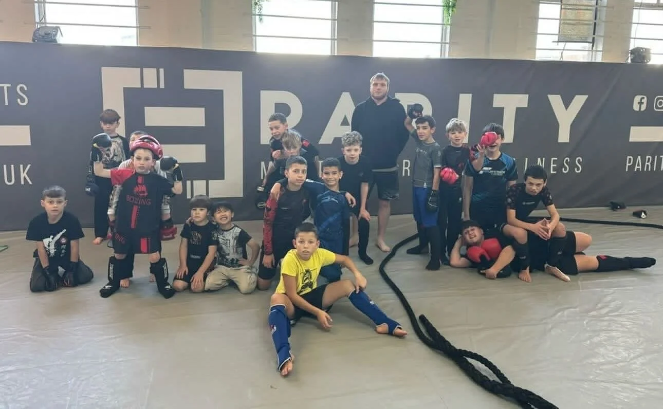 🥊 Busy kids striking class on Saturday with four circuits running at once: power kicks, high kicks, Thai clinching, and close-range boxing.

The focus and energy were spot on. Great work from everyone. 🔥🔥

🟰

#KidsStriking #SouthamptonMartialArts