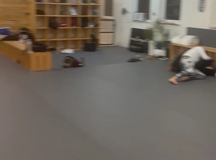 🥋 Sunday night half guard passing. Focused, technical, and plenty of good rounds to finish the week. 

🟰

#BJJ #SouthamptonBJJ #TrainHardSouthampton #MartialArtsCommunity #HalfGuard #BJJTraining #GrapplingLife #BJJProgress #SouthamptonMartialArts #