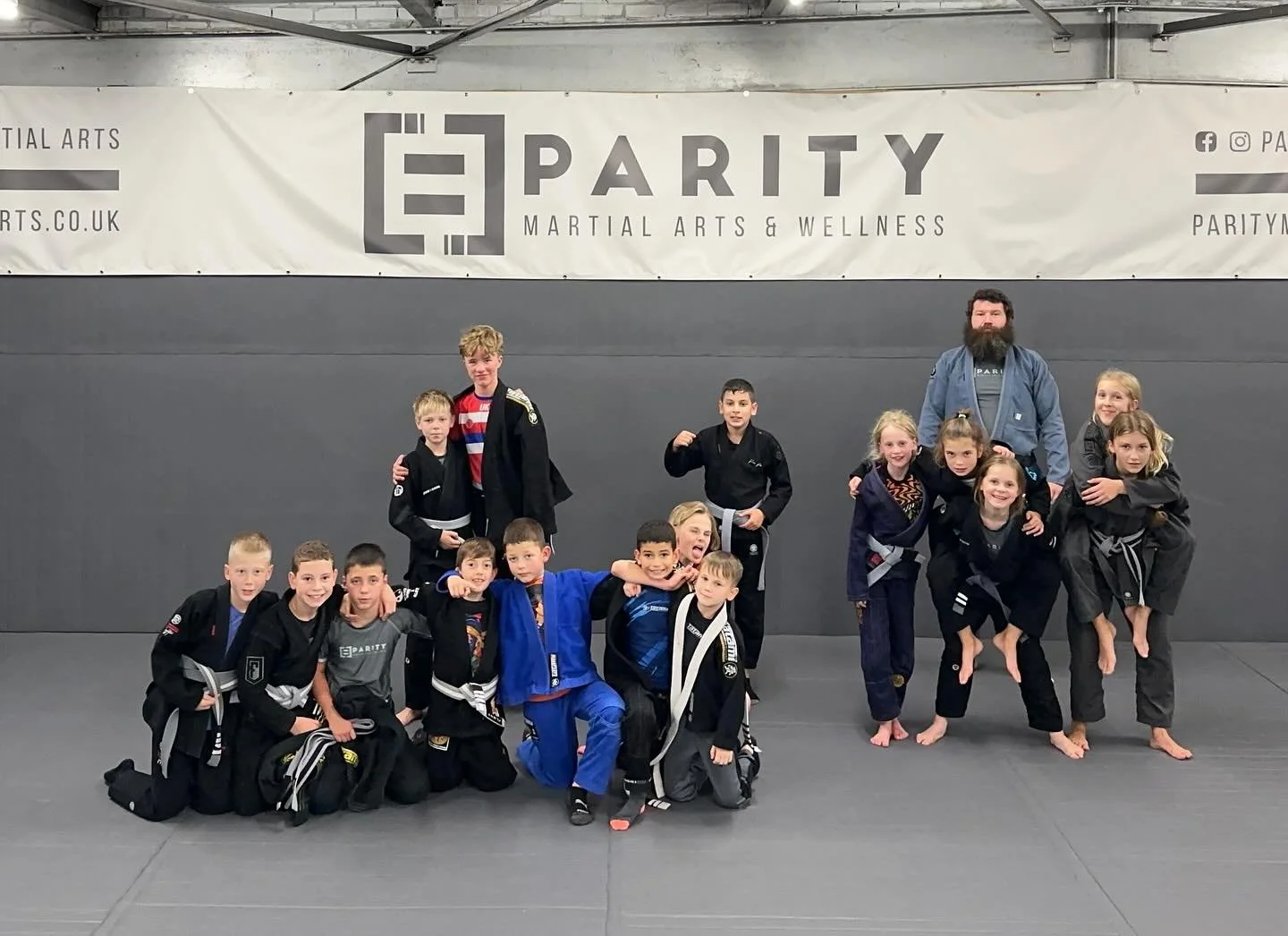 🥋 A tough kids competition class Tuesday night with plenty of positional sparring and hard rounds. Good effort from everyone.

🟰

#KidsBJJ #CompetitionBJJ #SouthamptonBJJ #TrainHardSouthampton #MartialArtsCommunity #BJJTraining #GrapplingLife #Sout