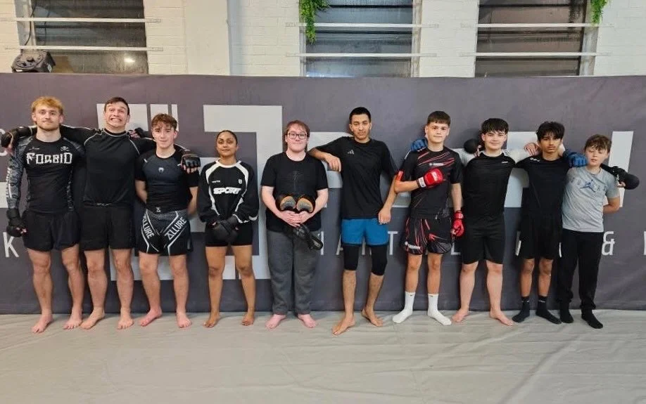 🥊 Another great MMA class with Anton this evening. Everyone put in the work, focused on technique, and pushed themselves through some tough drills. 

🟰

#MMA #SouthamptonMMA #TrainHardSouthampton #MartialArtsCommunity #MixedMartialArts #CombatSport
