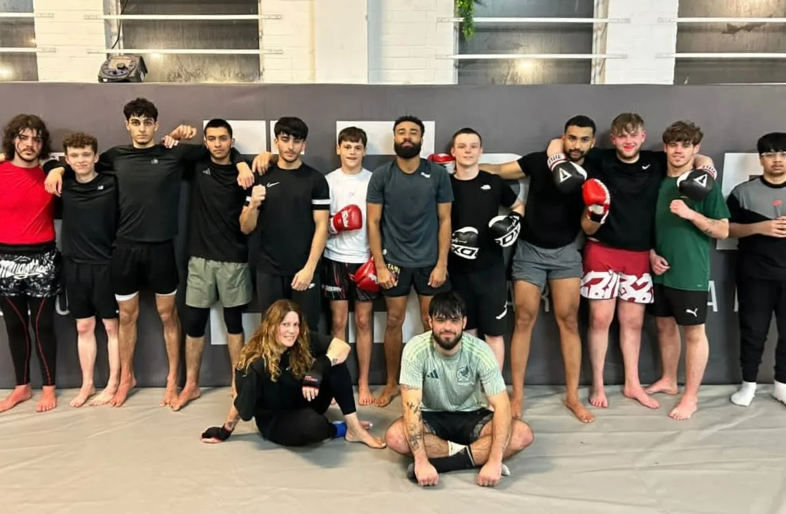 While @mo.abdurahman is away winning another world title - this time in Kun Khmer - @liam_dixon4 took the Muay Thai class through different combos in switch stance, put them to the test in sparring, and finished strong with some conditioning.

🟰

#M