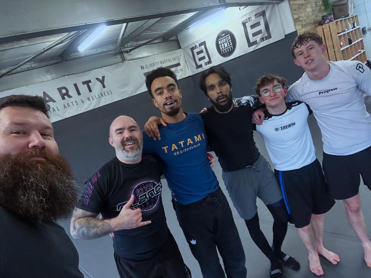 Lunch class focused on turtle attacks, finishing up with some good rounds.

🟰

#BJJ #SouthamptonBJJ #NoGiBJJ #TrainHardSouthampton #GrapplingLife #MartialArtsCommunity #ParityMartialArts #paritymartialarts #MauricioGomesLegacy