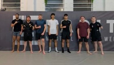 🥊 Kickboxing session done. Good work from everyone, except the camera. 

🟰

#Kickboxing #SouthamptonKickboxing #StrikingArts #TrainHardSouthampton #MartialArtsCommunity #SouthamptonFitness #CombatSports #ParityMartialArts