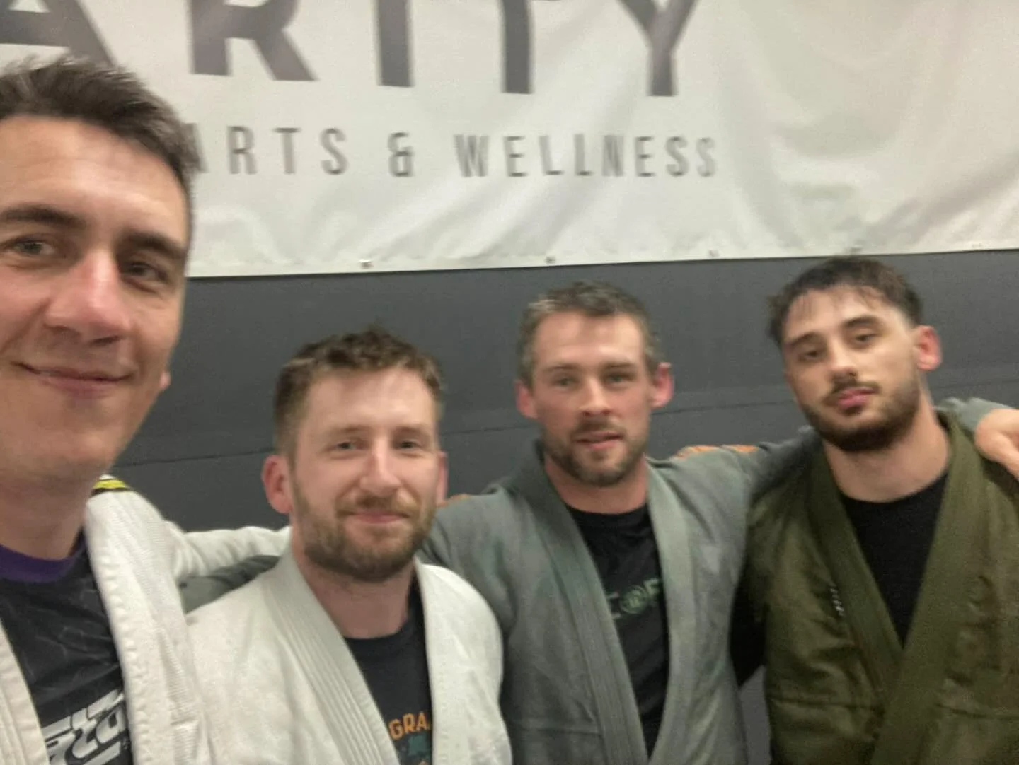 🥋 Tonight we worked on attacking the turtle and trapping the arm from the back, then put it straight into practice with plenty of positional sparring. Lots of good questions, problem solving, and reps.

🟰

#BJJ #SouthamptonBJJ #TrainHardSouthampton