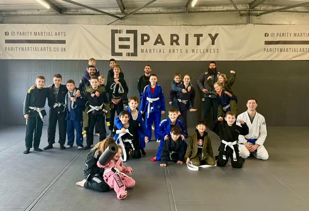 By request&hellip; butterfly guard sweep, spider guard sweep off the defense, and a spider/butterfly counter to another common reaction.

Finished off with some well deserved promotions. Great work all round!

#SouthamptonBJJ #ParityMartialArts #Maur