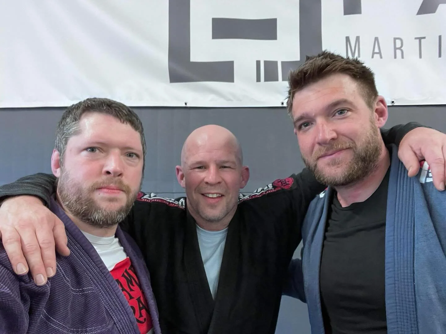 Tuesday morning&rsquo;s breakfast club working through half guard passes based on your partner&rsquo;s reactions. Shin shield, underhook or deep half, covering options for each before some rounds.

#SouthamptonBJJ #ParityMartialArts #MauricioGomesLeg