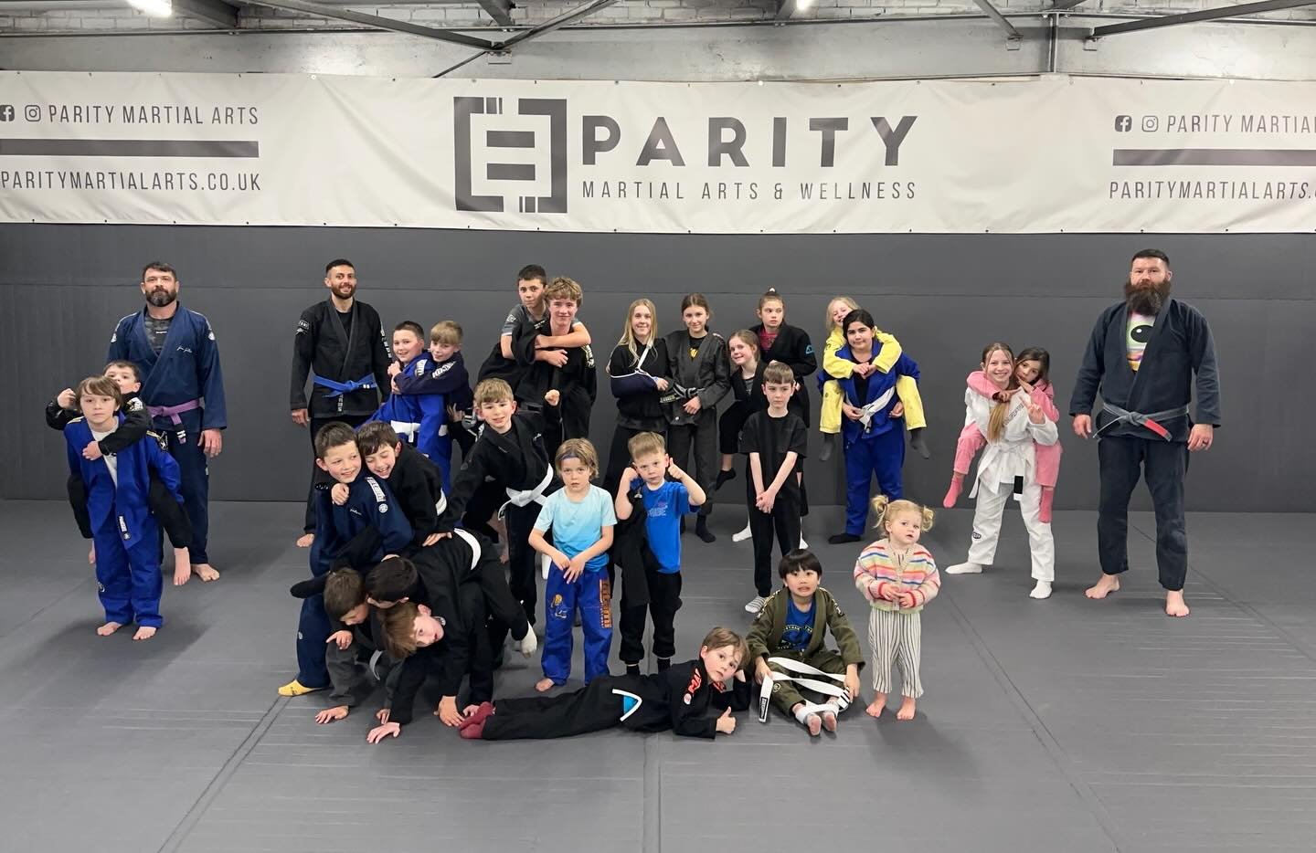 Half guard ideas and sweeps, followed by some positional sparring. Great work from the kids BJJ class.

#KidsBJJ #SouthamptonBJJ #ParityMartialArts #SouthamptonMartialArts #BJJKids