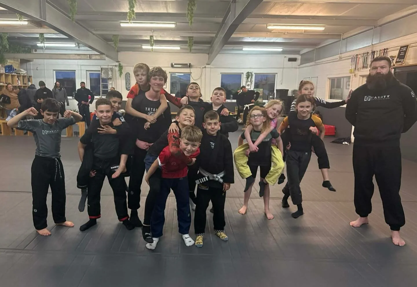 The kids competition team putting the work in. Triangle escapes, then lots of gi and no gi rounds.

#KidsBJJ #SouthamptonBJJ #ParityMartialArts #SouthamptonMartialArts #BJJKids