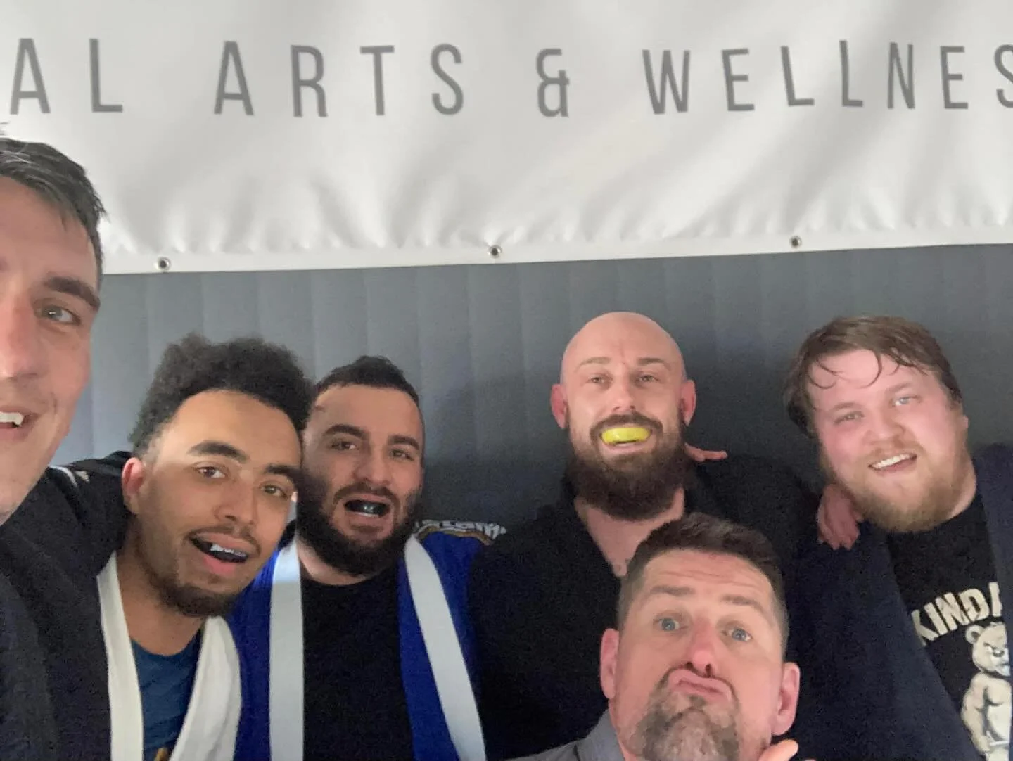 Lunchtime class, minus a few who escaped before the photo. Side control submissions and counters to common escapes, then some rounds to finish.

#SouthamptonBJJ #ParityMartialArts #MauricioGomesLegacy #SouthamptonMartialArts #BJJTraining