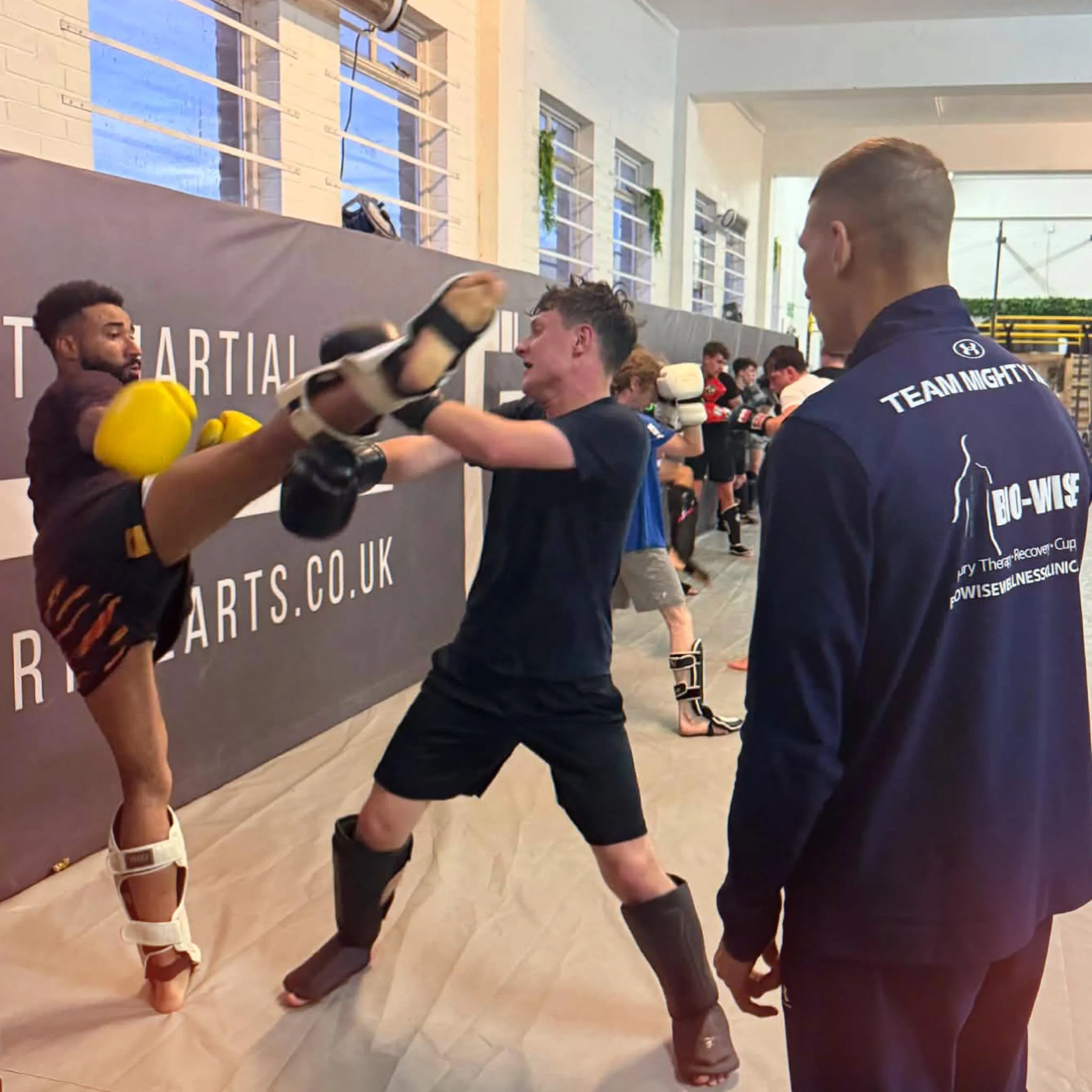 Another tough but awesome Muay Thai class with the champ @mo.abdurahman. Proper graft from everyone tonight.

#SouthamptonMuayThai #ParityMartialArts #SouthamptonMartialArts #SouthamptonGym #MuayThaiTraining
