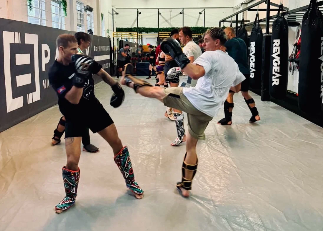 Hybrid striking with @mo.abdurahman, blending ideas from Muay Thai, K1, boxing, kickboxing and karate to build sharper, more adaptable striking. Lots of work on distance management, transitions between ranges, timing and putting the right shots toget