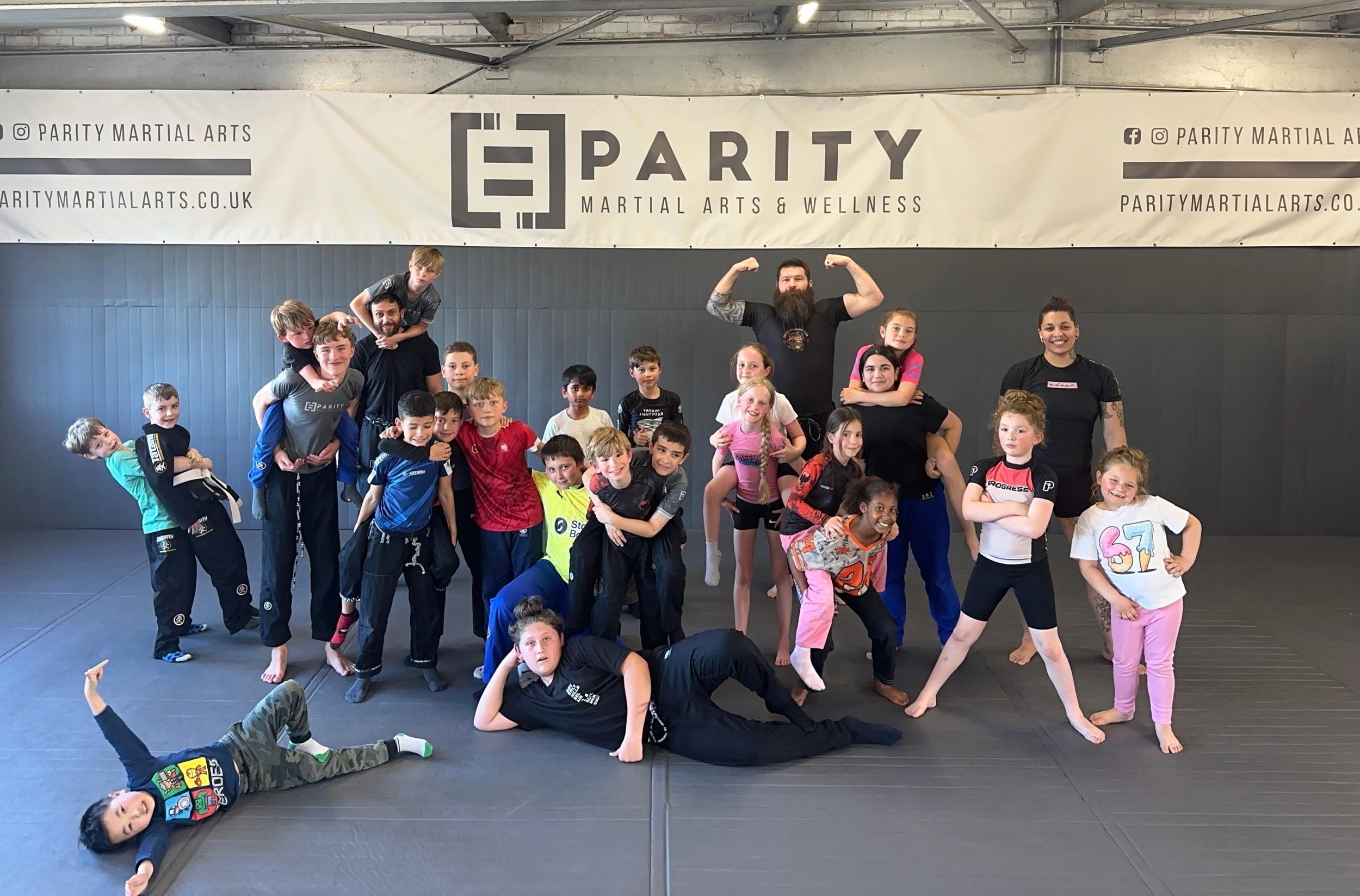 Kids BJJ was a warm one yesterday, so we switched things up with some no gi takedowns and positional sparring.

#KidsBJJ #SouthamptonBJJ #ParityMartialArts #SouthamptonMartialArts #MauricioGomesLegacy