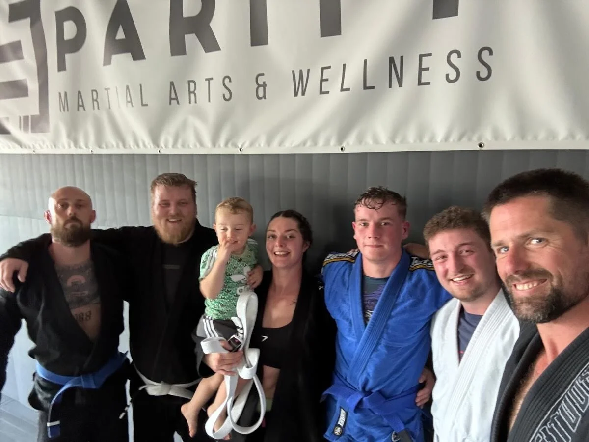 Thursday morning was armbars from guard retention, followed by Friday lunchtime working De La Riva retention and experimenting with different sweep variations.

#SouthamptonBJJ #ParityMartialArts #SouthamptonMartialArts #MauricioGomesLegacy #BJJTrain