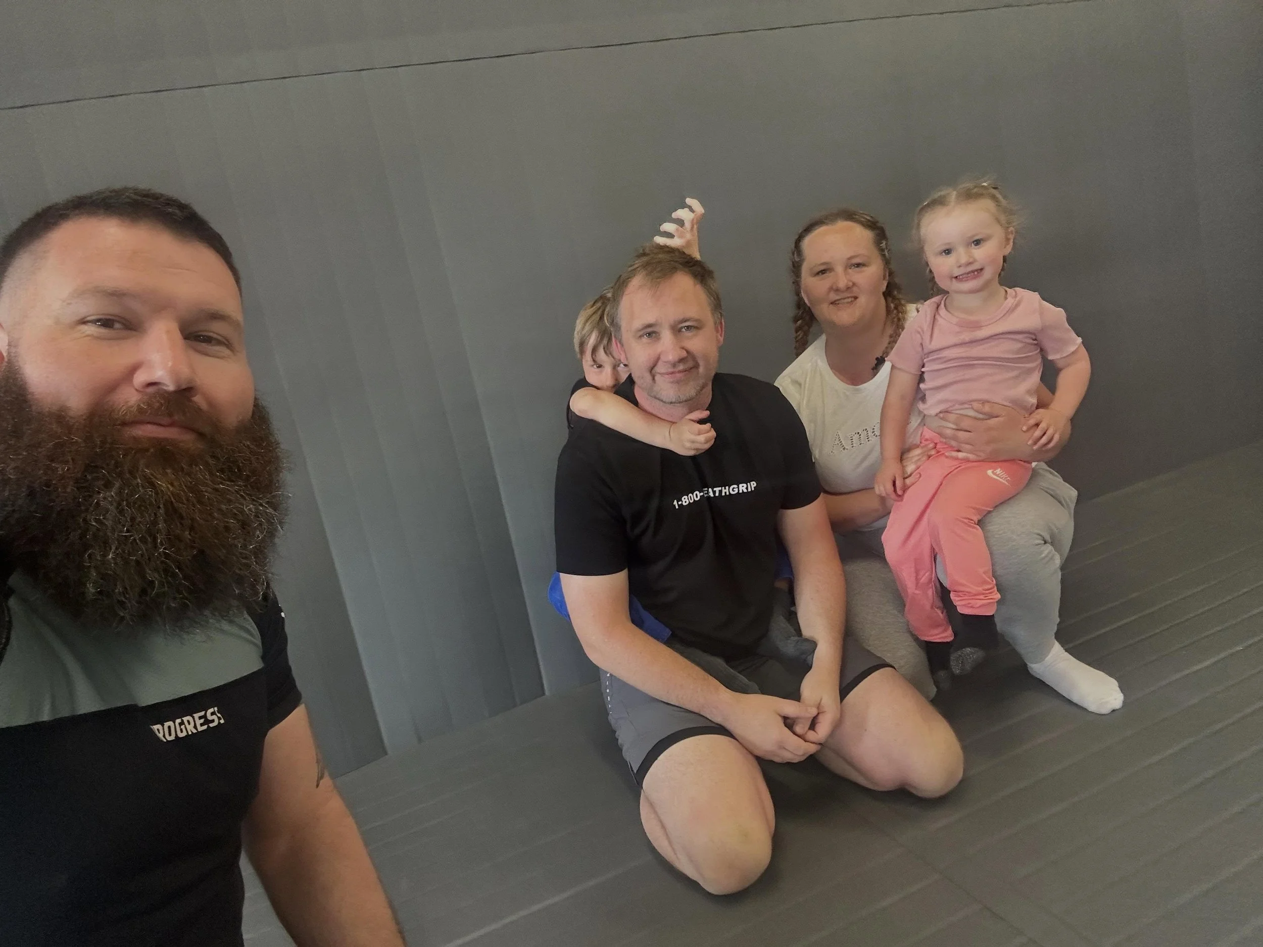 Lots of games based guard passing movements in the parent and toddler Jiu Jitsu class last night.

#ParentAndToddler #KidsMartialArts #ParityMartialArts #SouthamptonMartialArts #SouthamptonGym