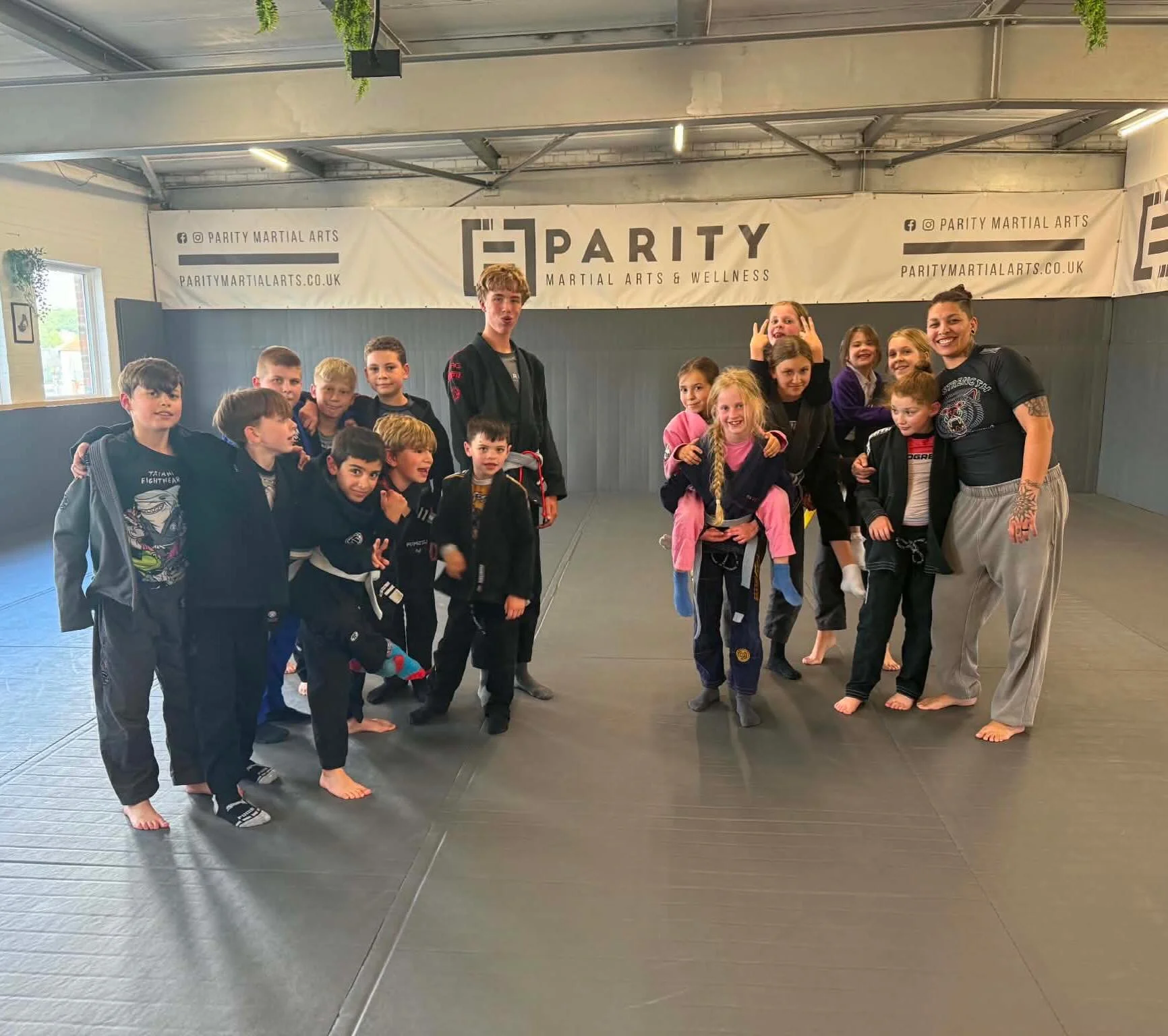 Kids comp class working attacks from closed guard, followed by plenty of positional sparring.

#KidsBJJ #SouthamptonBJJ #ParityMartialArts #SouthamptonMartialArts #MauricioGomesLegacy