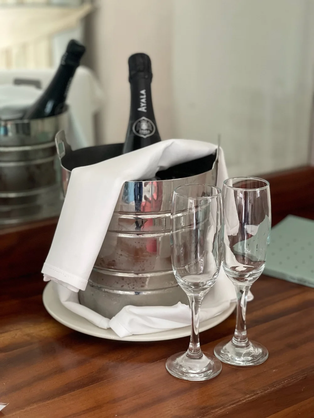 Pre-ordered Champagne in room.JPG