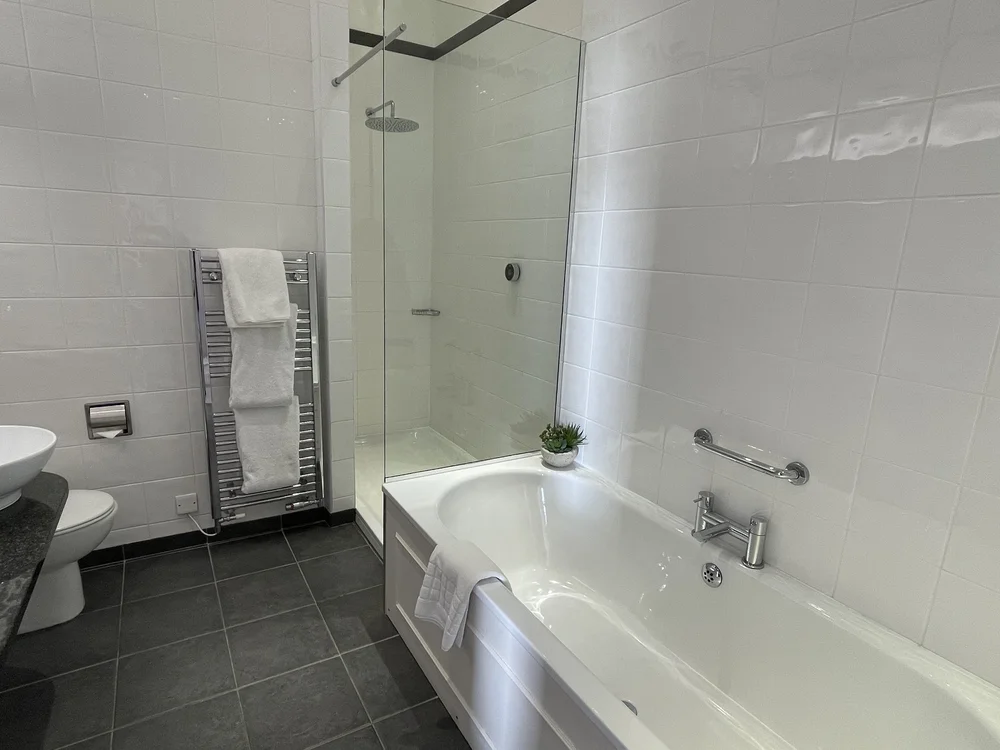 Fistral Suite 126 Bathroom 1.jpeg