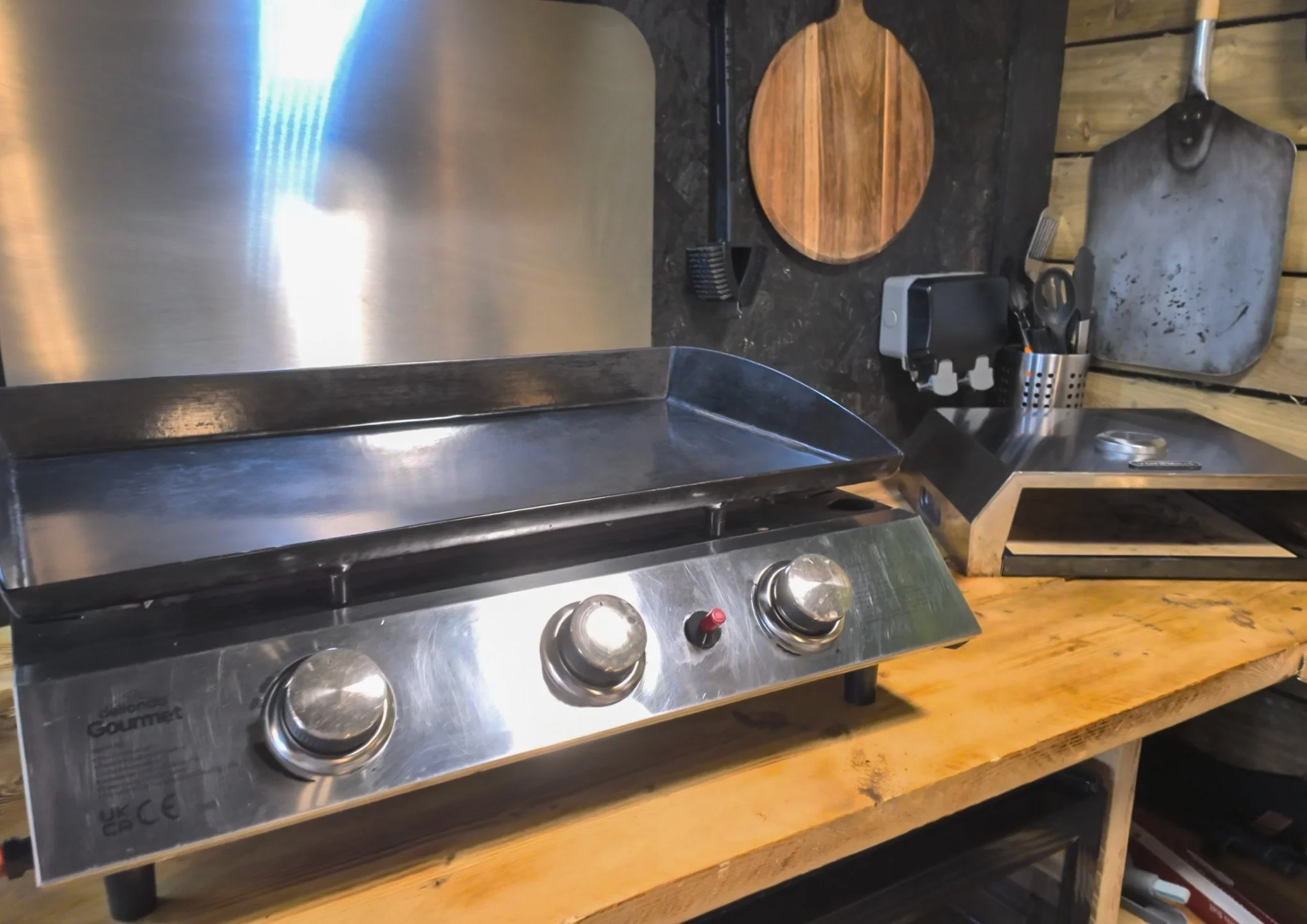 Secret Garden Glamping Cornwall outdoor kitchen with griddle, pizza oven and cooking facilities