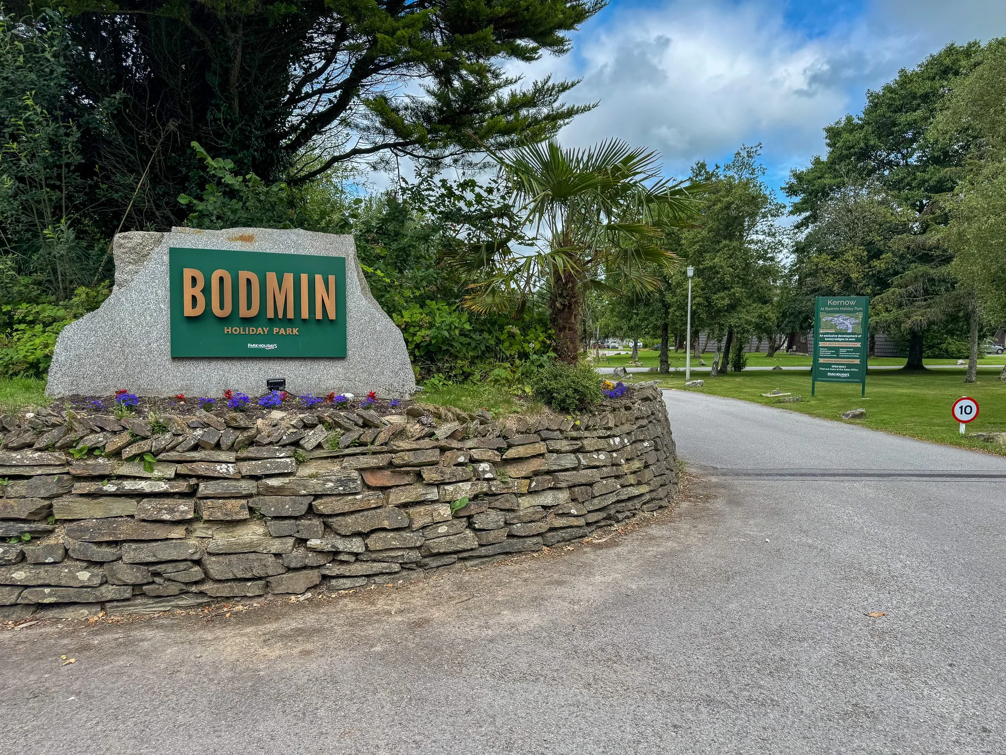 Entrance to Bodmin Holiday Park in Cornwall by Park Holidays UK