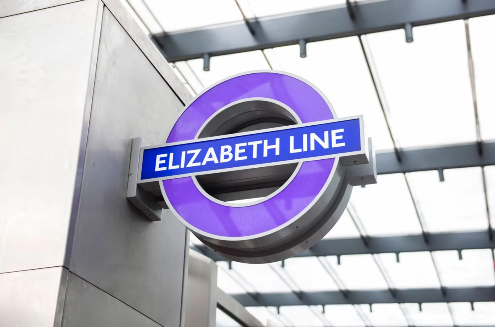 Elizabeth-Line-sign2.jpg