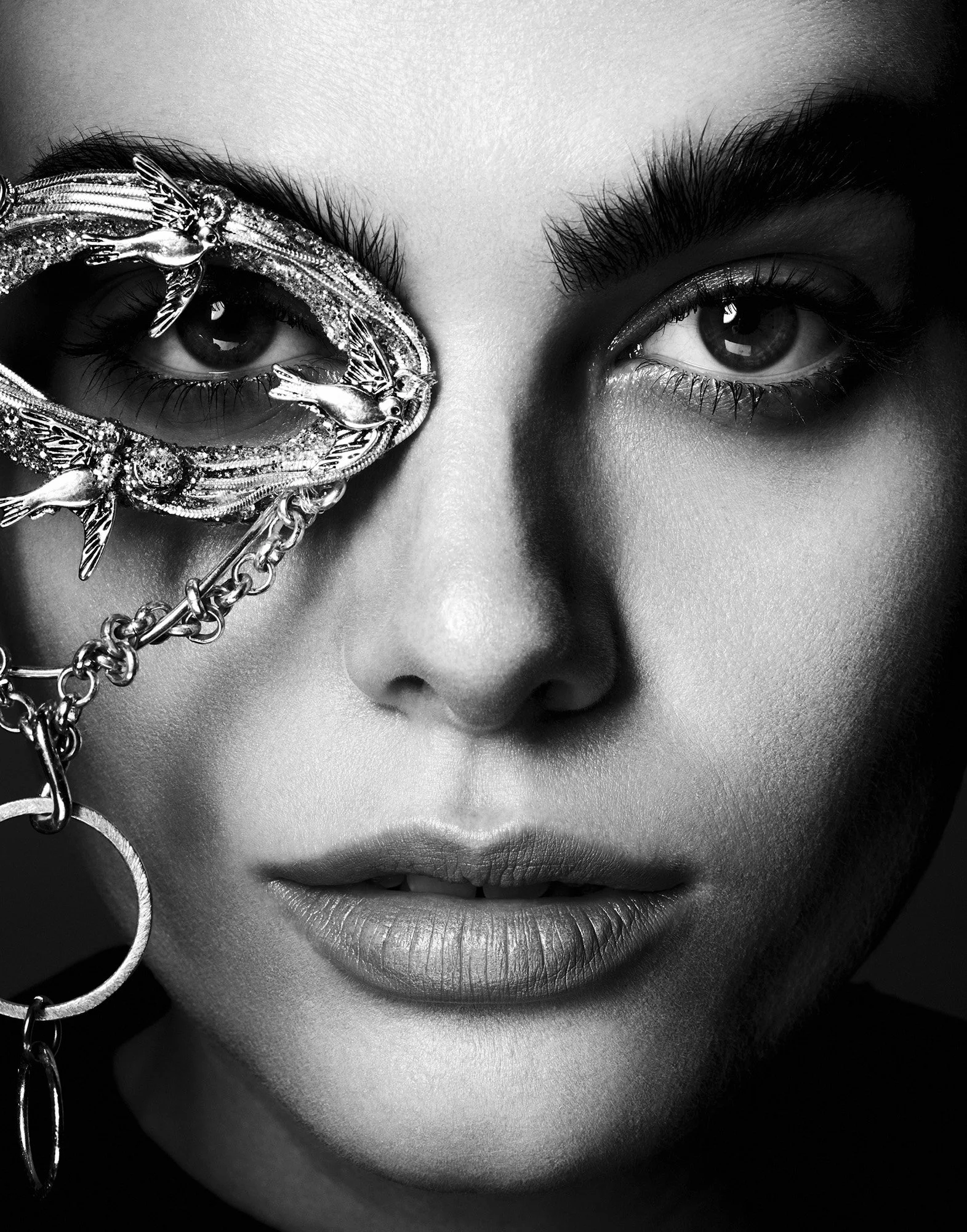 Luxury jewellery — chain detail portrait