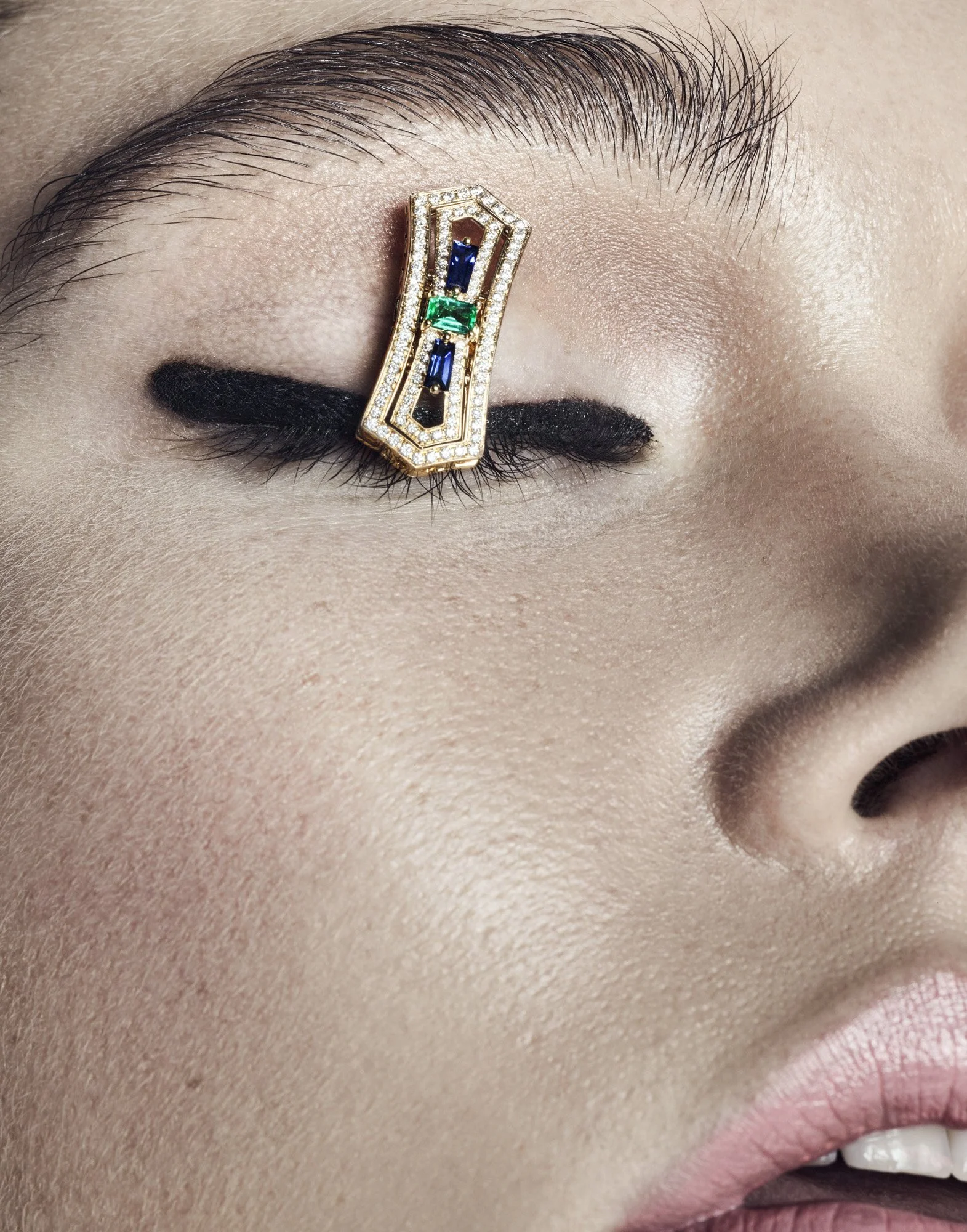 Jewelled brooch on a closed eye, editorial jewellery photography by Benjamin Kaufmann