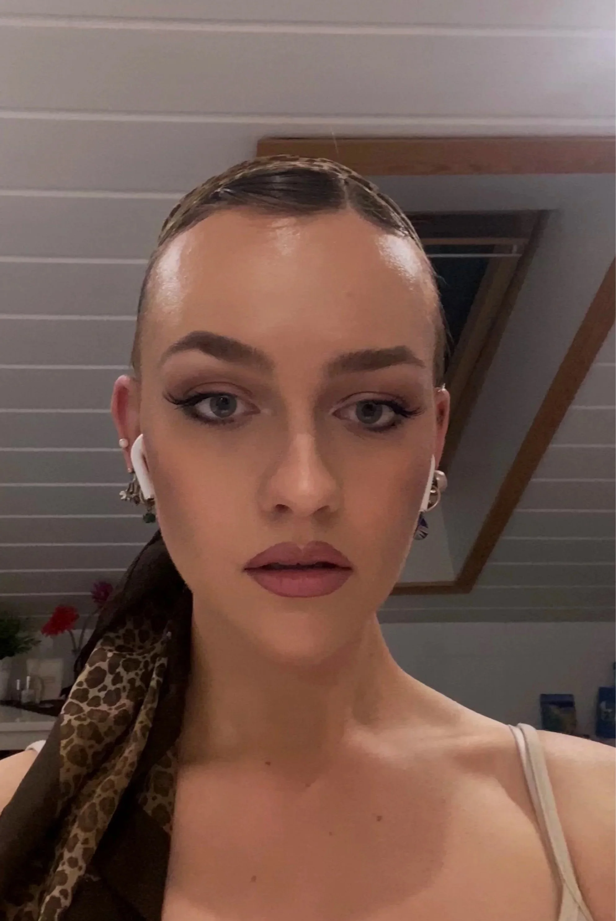 River the photographer with makeup on and accessories.