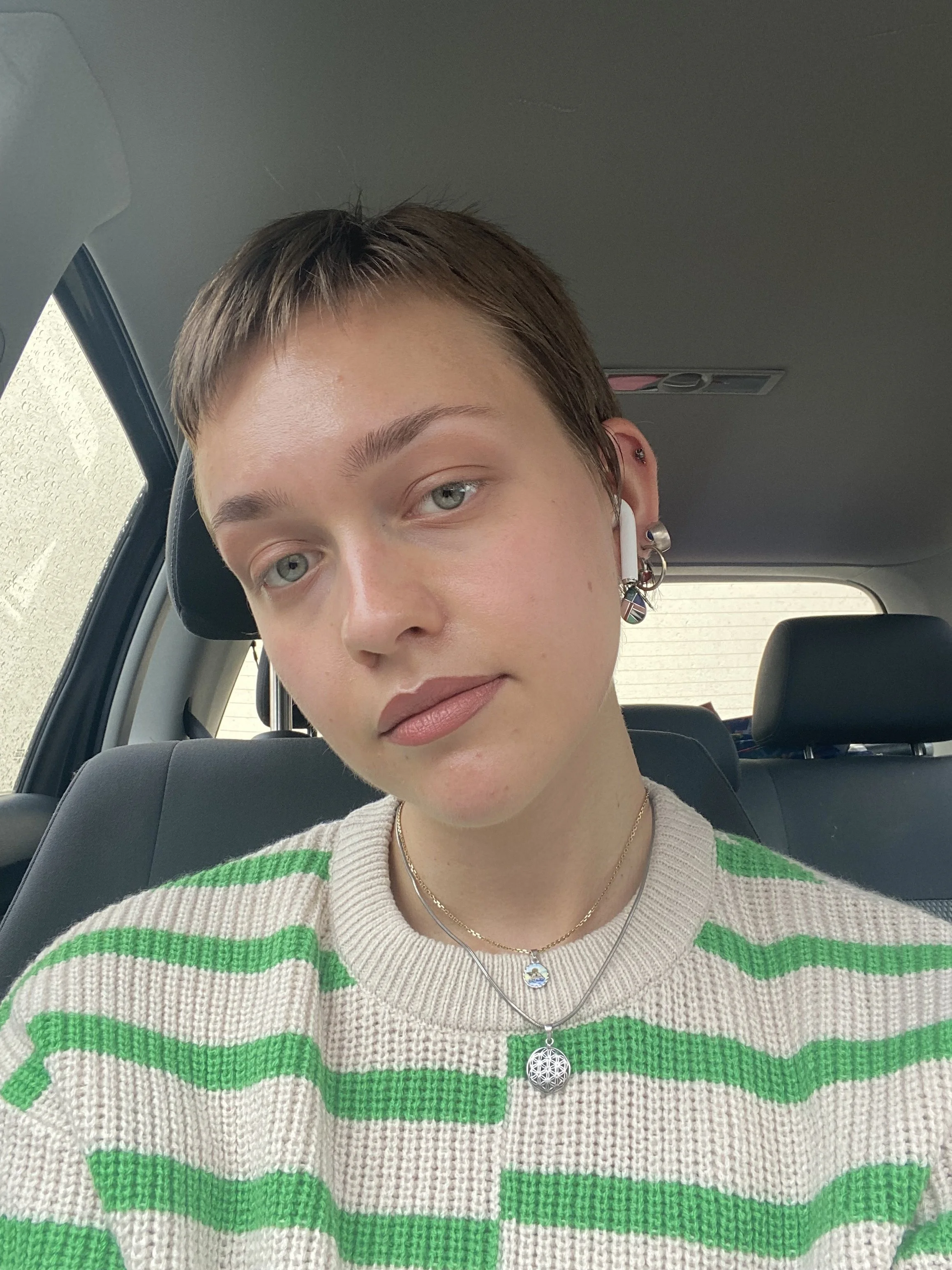 River the illustrator with short hair in the car.