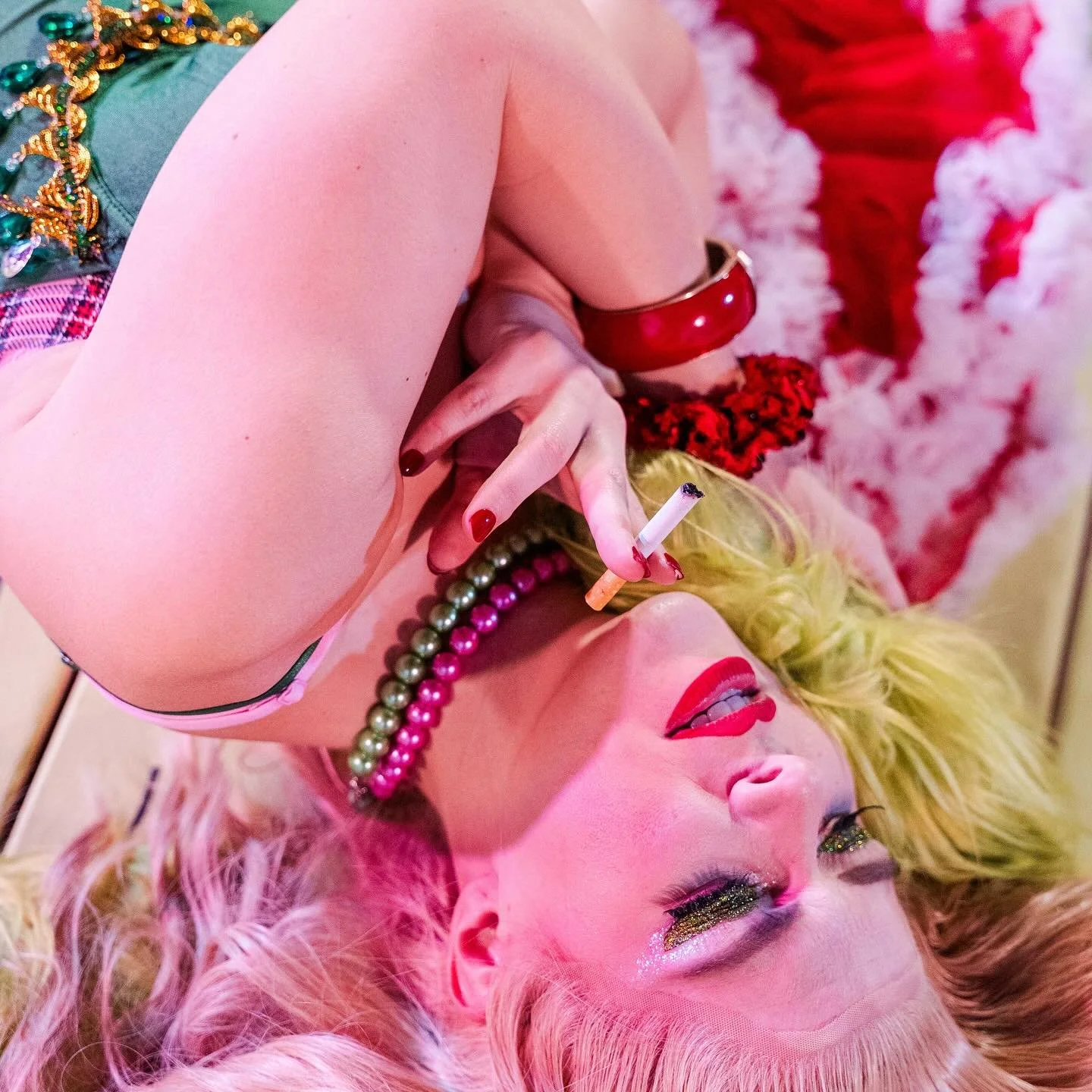 It&rsquo;s OPENING NIGHTTTTT for Who&rsquo;s Holiday and I have so many people to thank, but that will have to wait. In the meantime, can you even believe @jessicawhitleyphotography ? Thank you for this photo of the love of my life, Cindy Lou Who! 
@