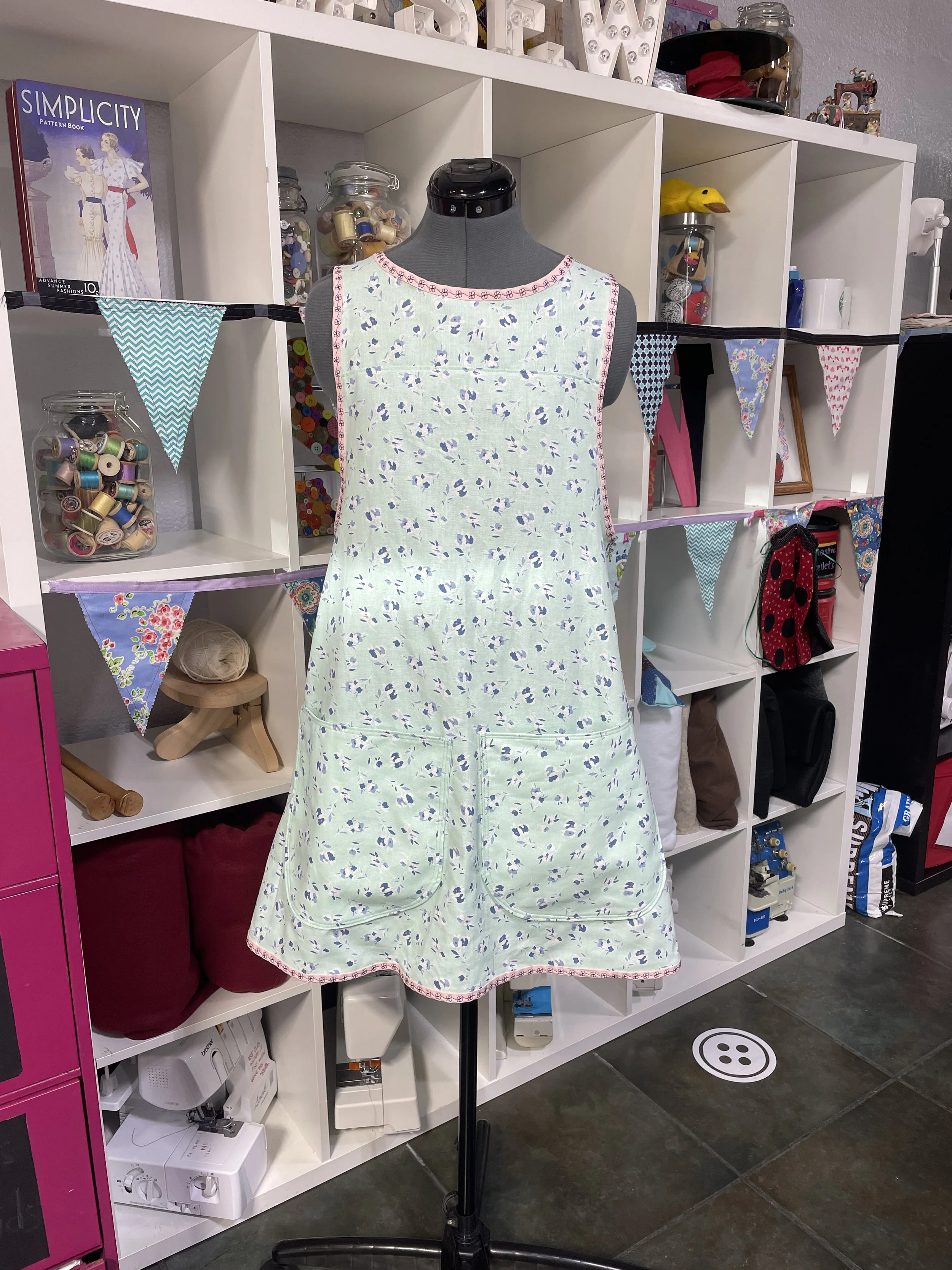 Crossback smock apron