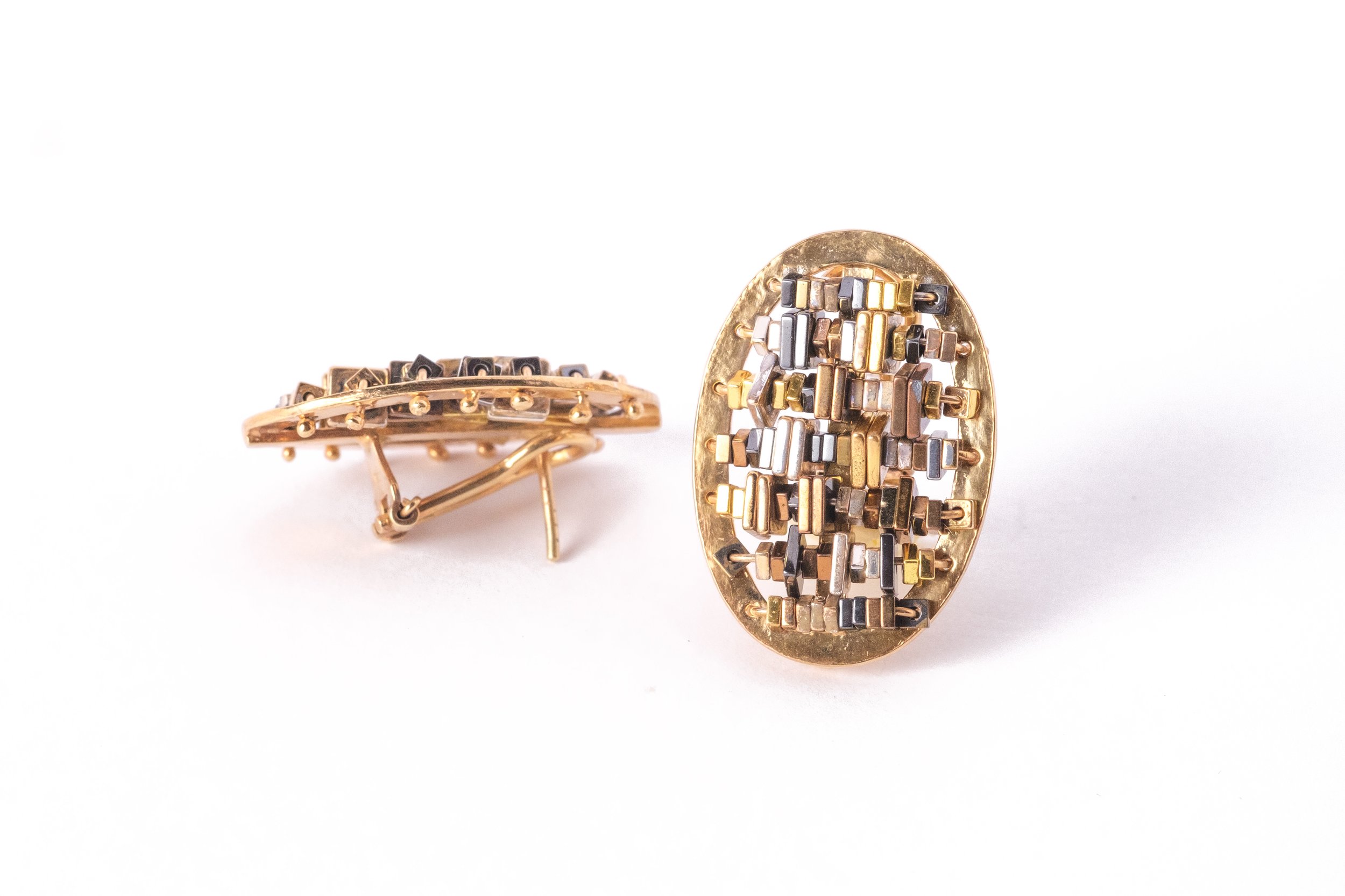 CODICE Oval Earrings Gold.jpg