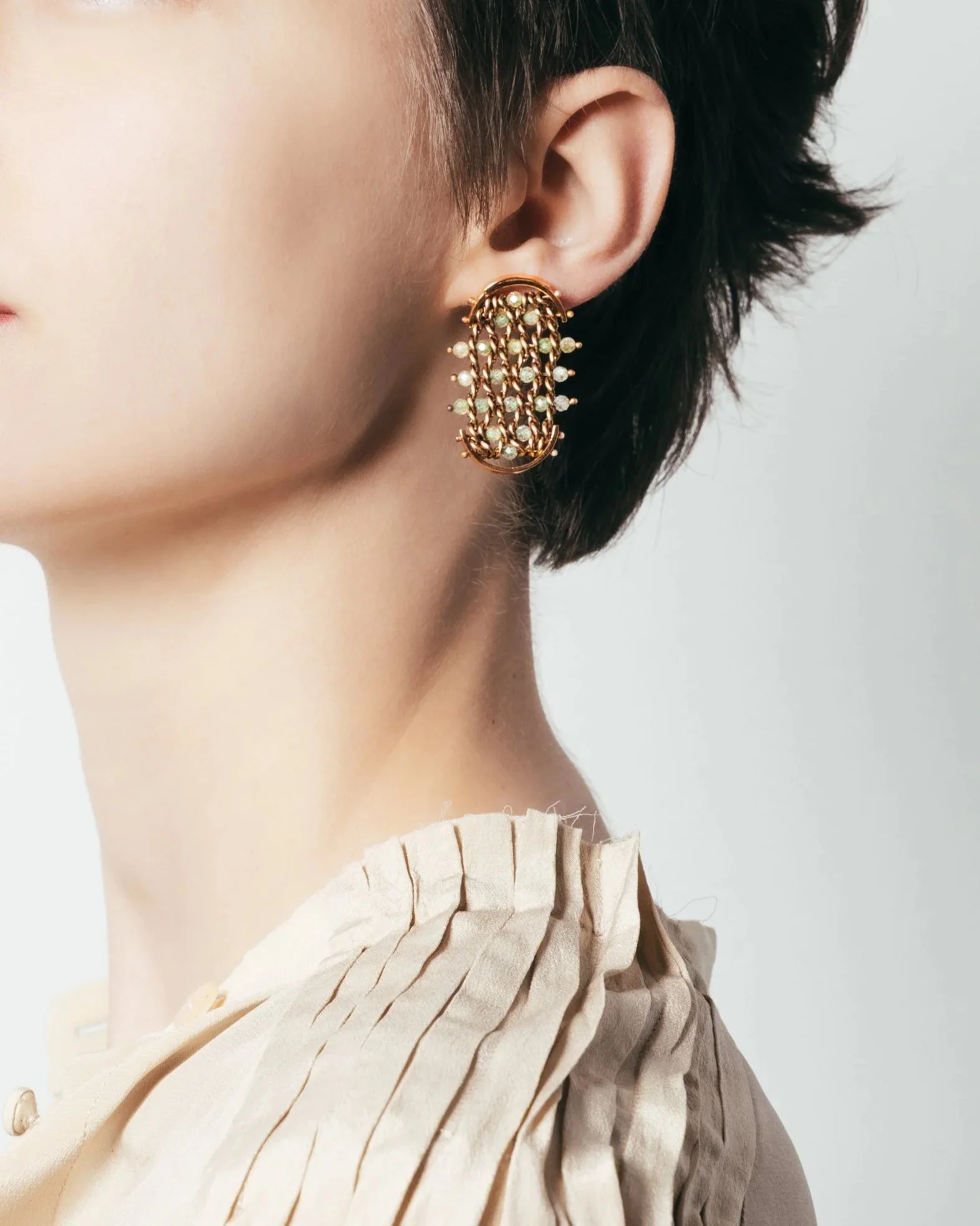 UP TURN SHORT EARRINGS