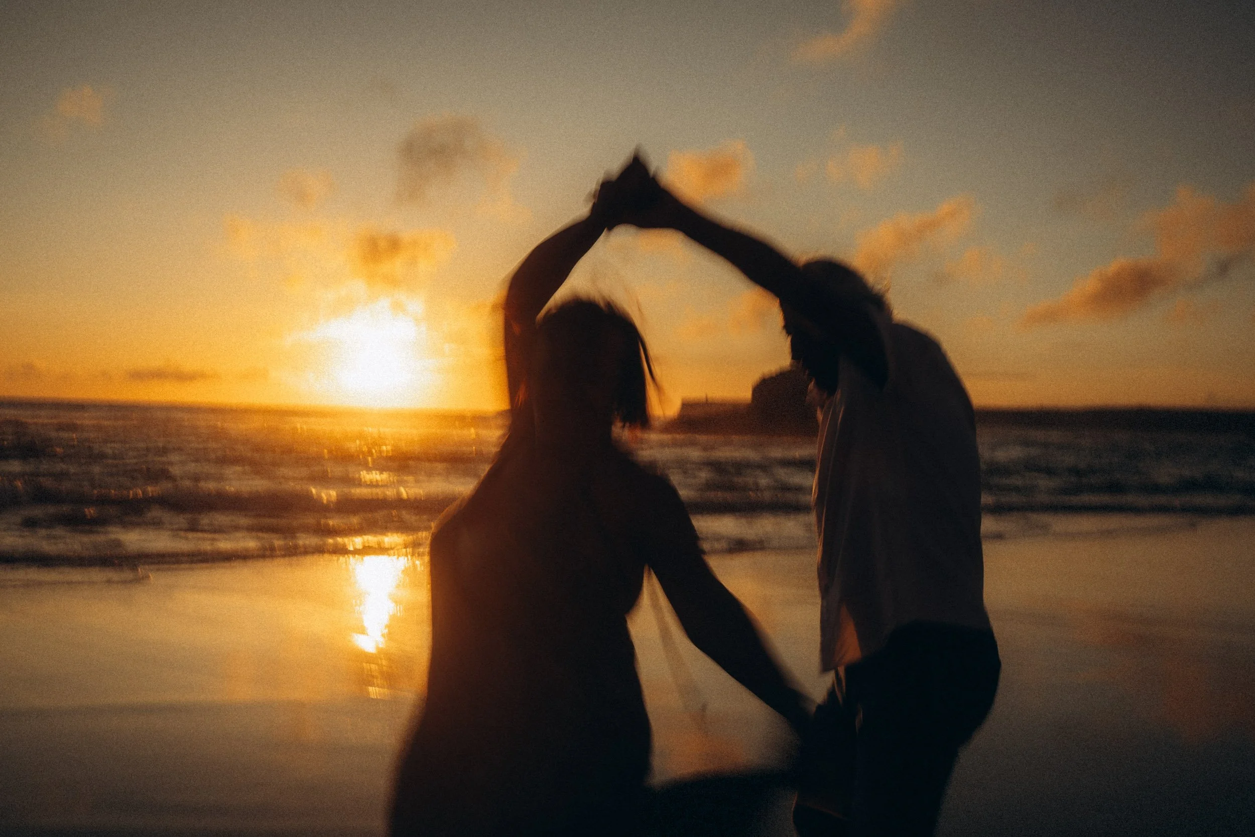 Cinematic dancing couple at sunset on Praia do Tonel beach in Sagres, full of motion and atmosphere.