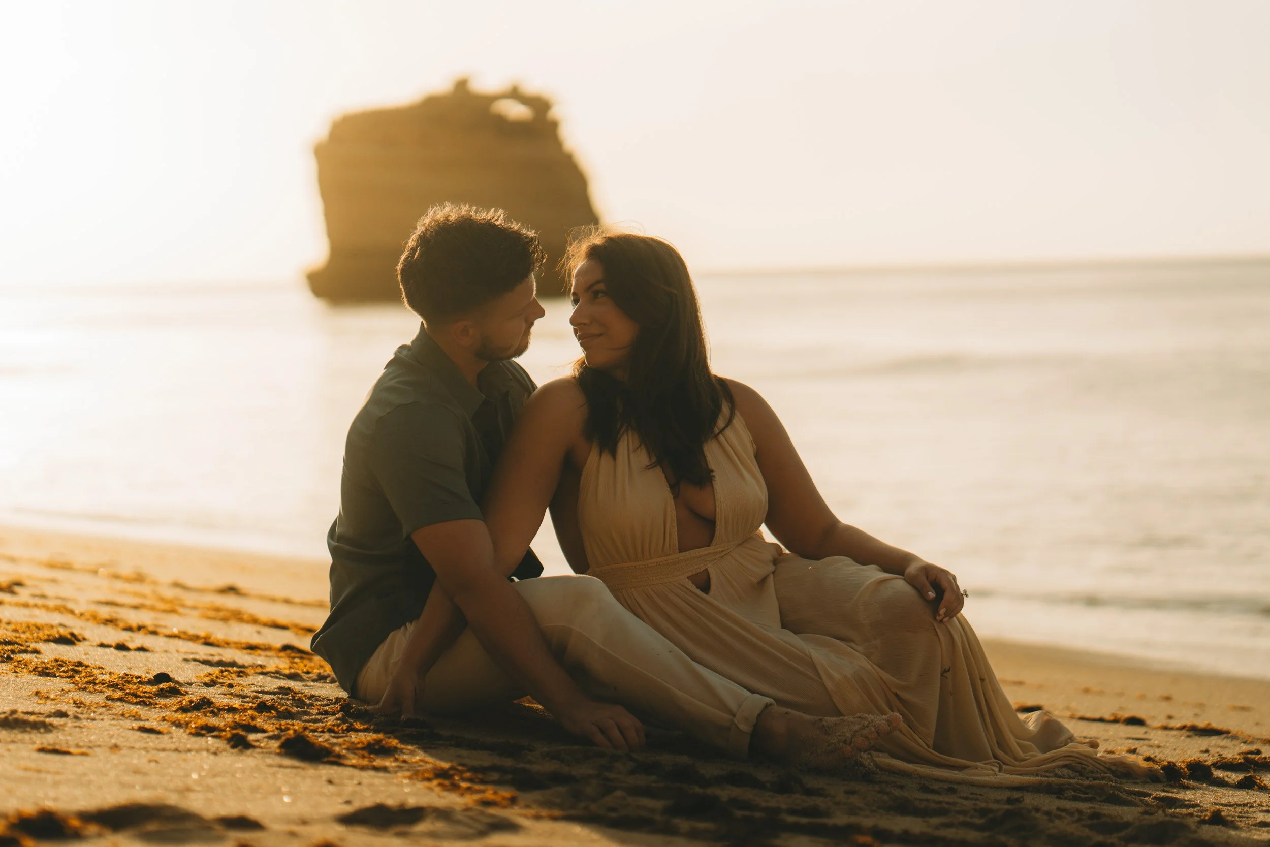 A couple session at Praia da Marinha beach with natural candid moments by the ocean in the Algarve.