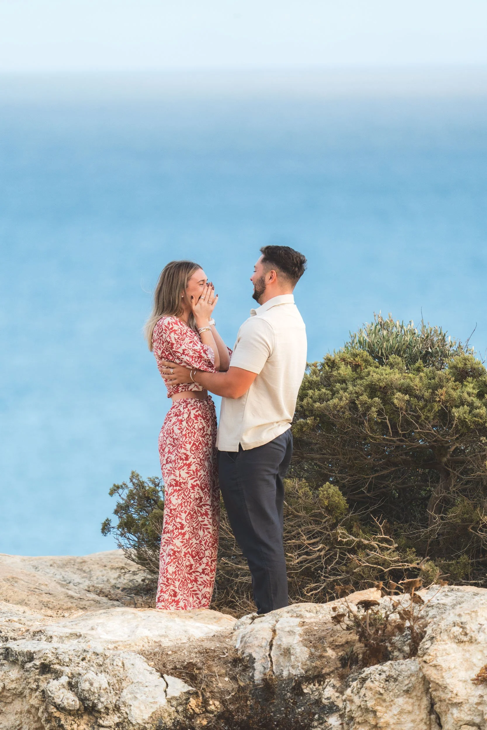 Praia da Marinha, engagament photoshoot. Algarve