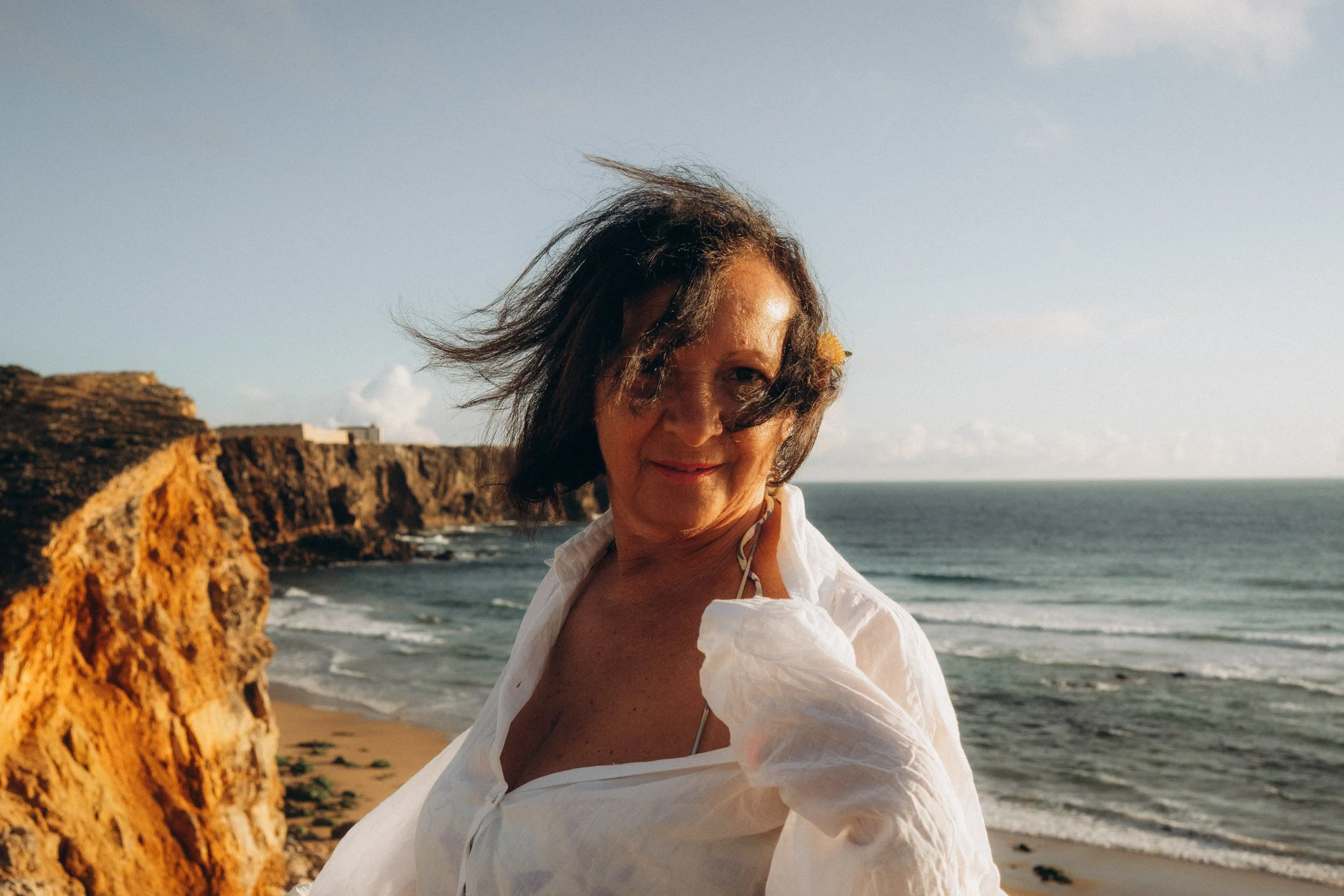 Portrait of a woman during a couple photoshoot in Sagres, surrounded by cliffs and ocean.
