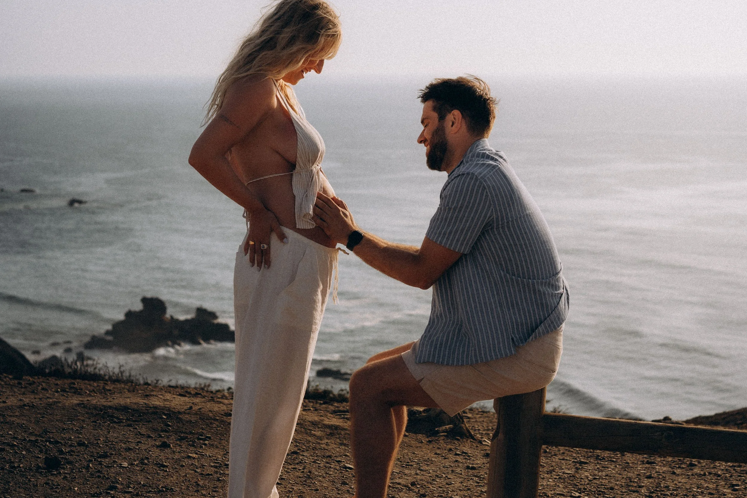 Wide cinematic scene of a proposal session in Sagres Algarve, combining dramatic rocks, ocean textures, and golden light storytelling photography.