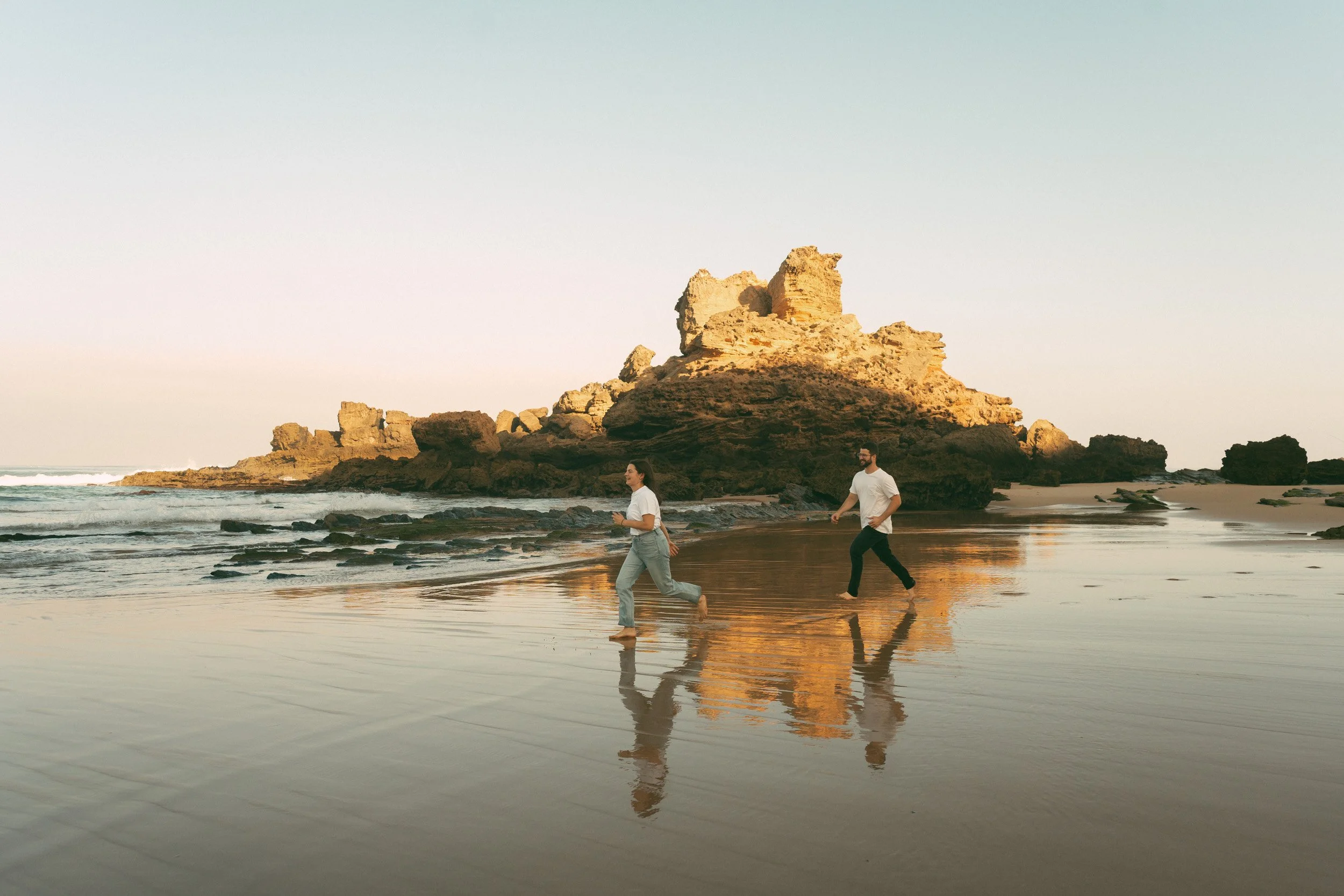 A couple photoshoot in Praia do Castelejo