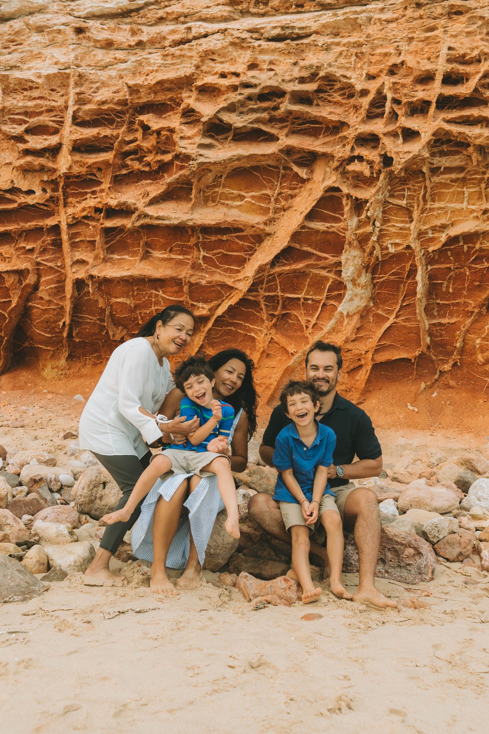 Relaxed family session at Praia do Martinhal, one of the best beaches in Sagres for photoshoots with kids.