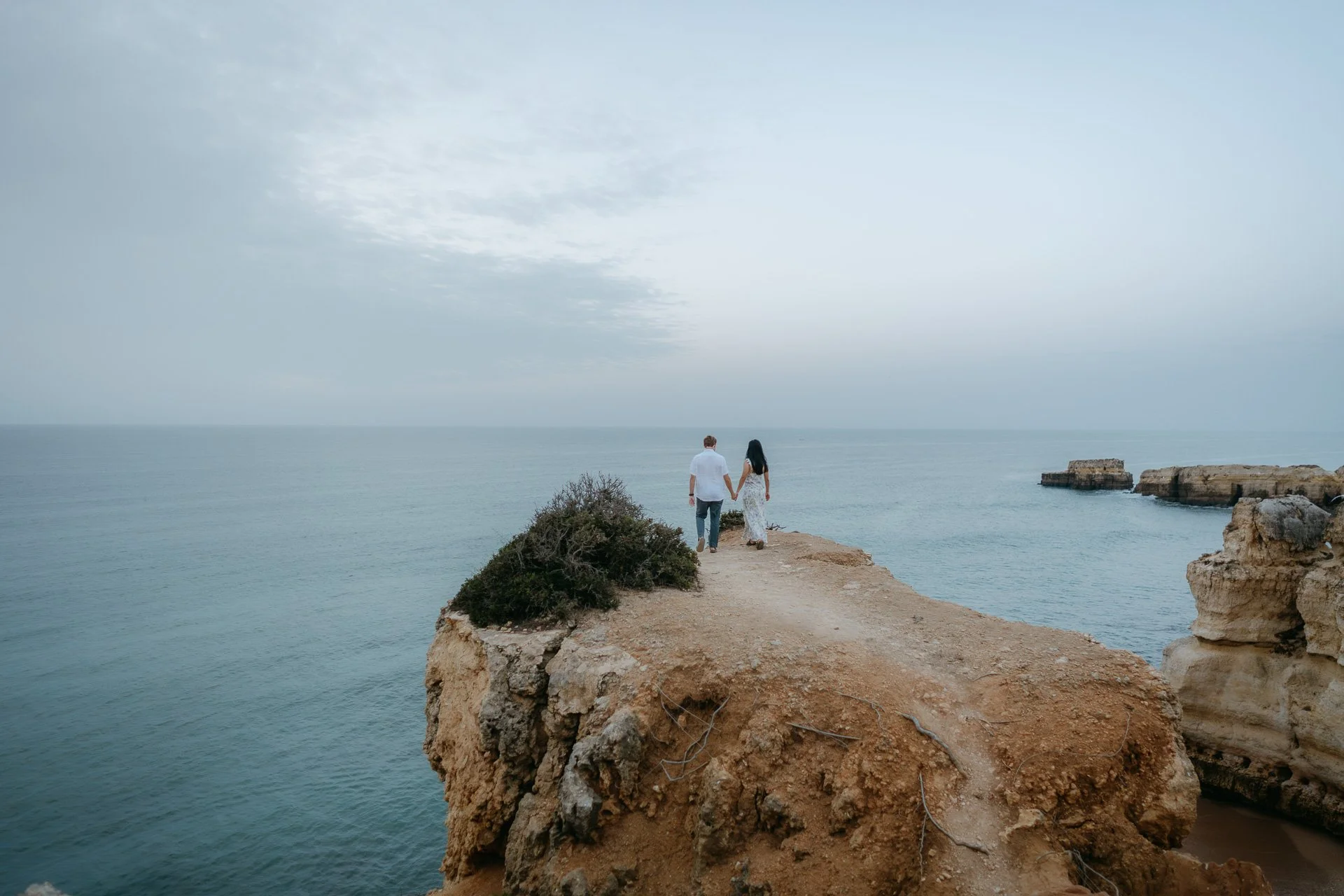 Destination couple session in Algarve at golden hour, ideal for pre-wedding and honeymoon memories.