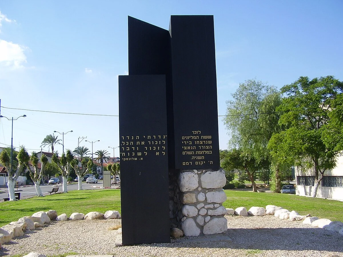 A Holocaust memorial in Kiryat Malakhi, Israel, reflecting on unprocessed trauma and collective memory. Photo: Avi1111 / Public Domain / Wikimedia Commons