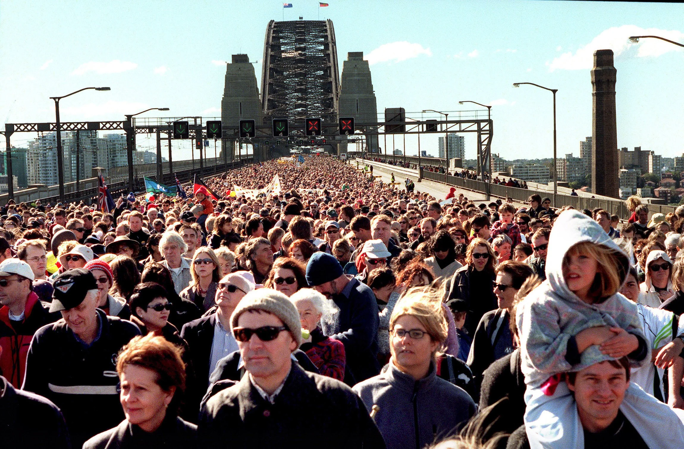 250,000 walk in support across the Sydney Harbour Bridge