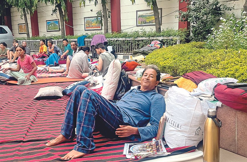 Sonam Wangchuk with fellow campaigners in the driveway of Ladakh Bhavan in Delhi | Civil Society picture/Umesh Anand