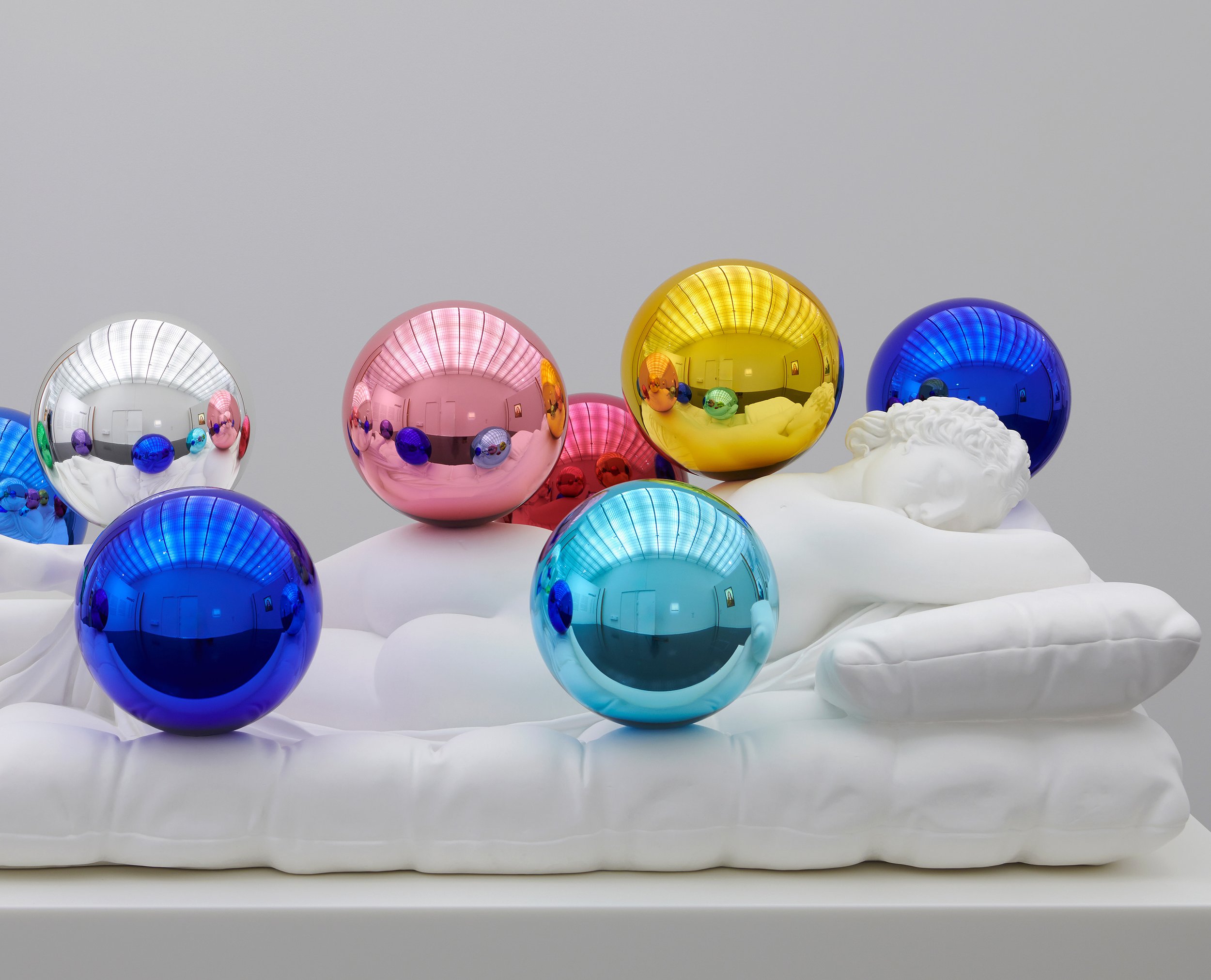 Detail, Photo: Jeff Koons, (Sleeping Hermaphrodite) Gazing Balls, 2025 © Jeff Koons, Photo : © Centre Pompidou-Metz/ Marc Domage / 2025 / Exposition Copistes