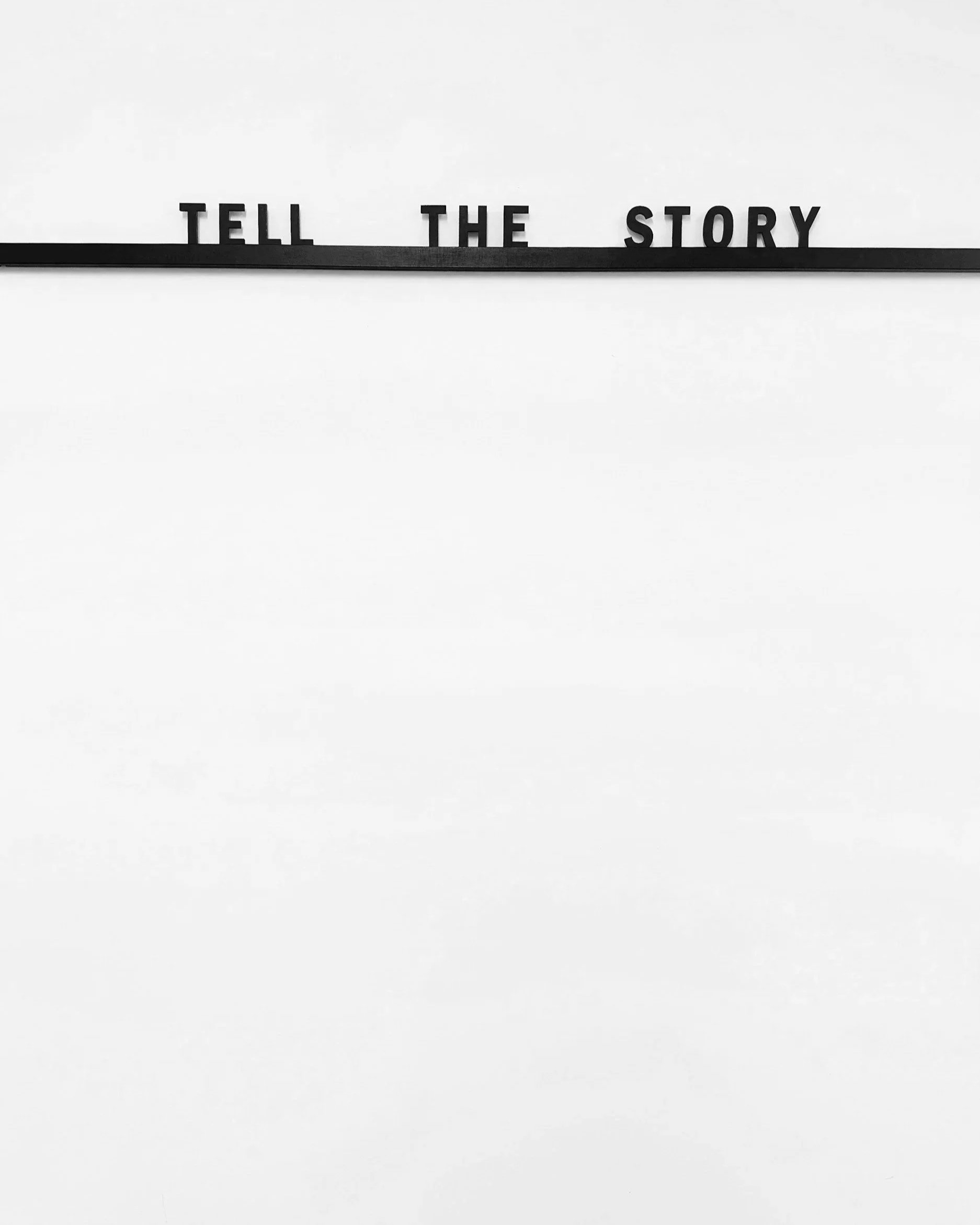Satz 'Tell the Story' als Visual für Markenkommunikation und Storytelling im Chiemgau