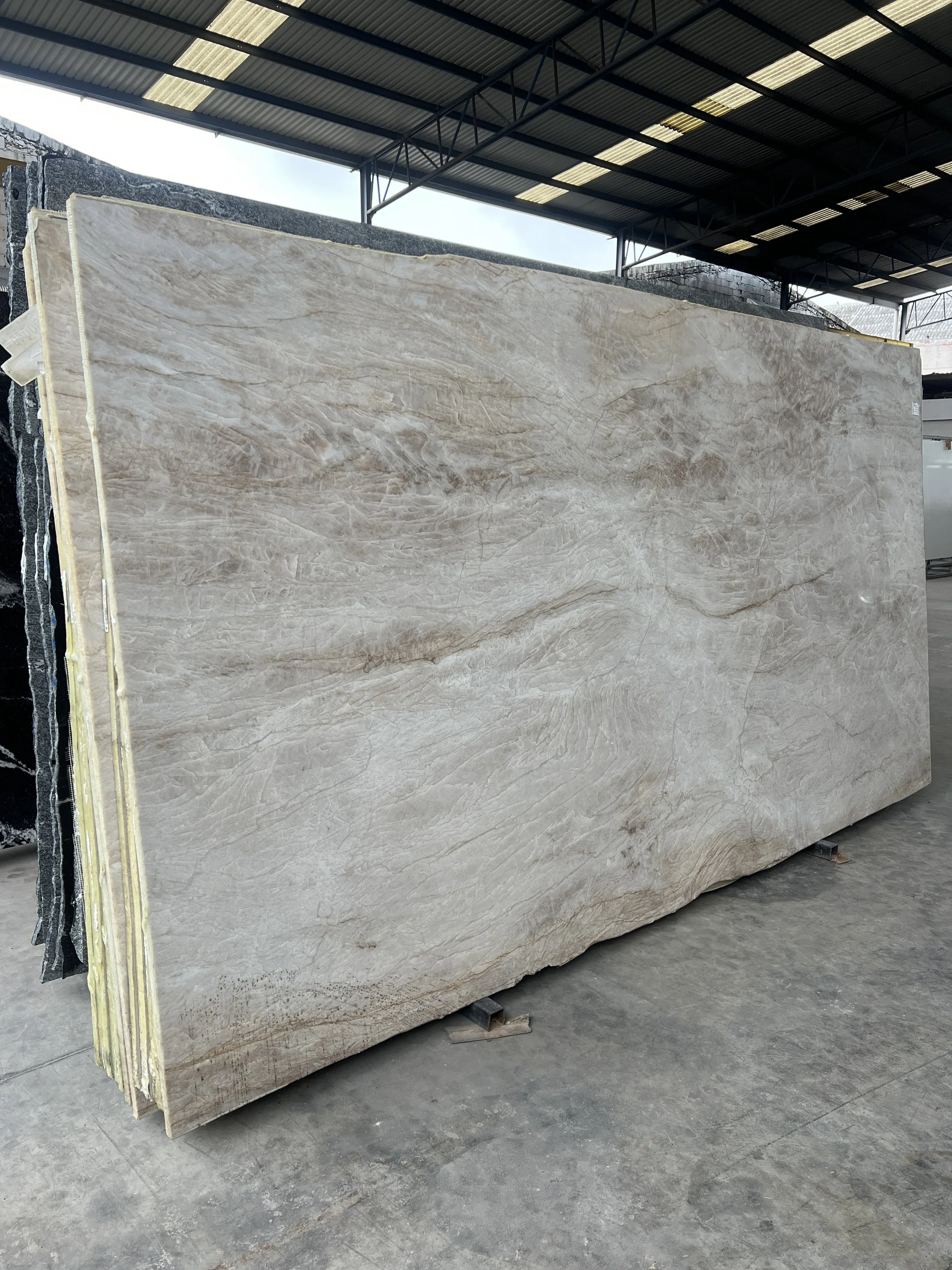 Cuarcita Natural: Qué es, Ventajas y Por Qué es Tendencia en 2026